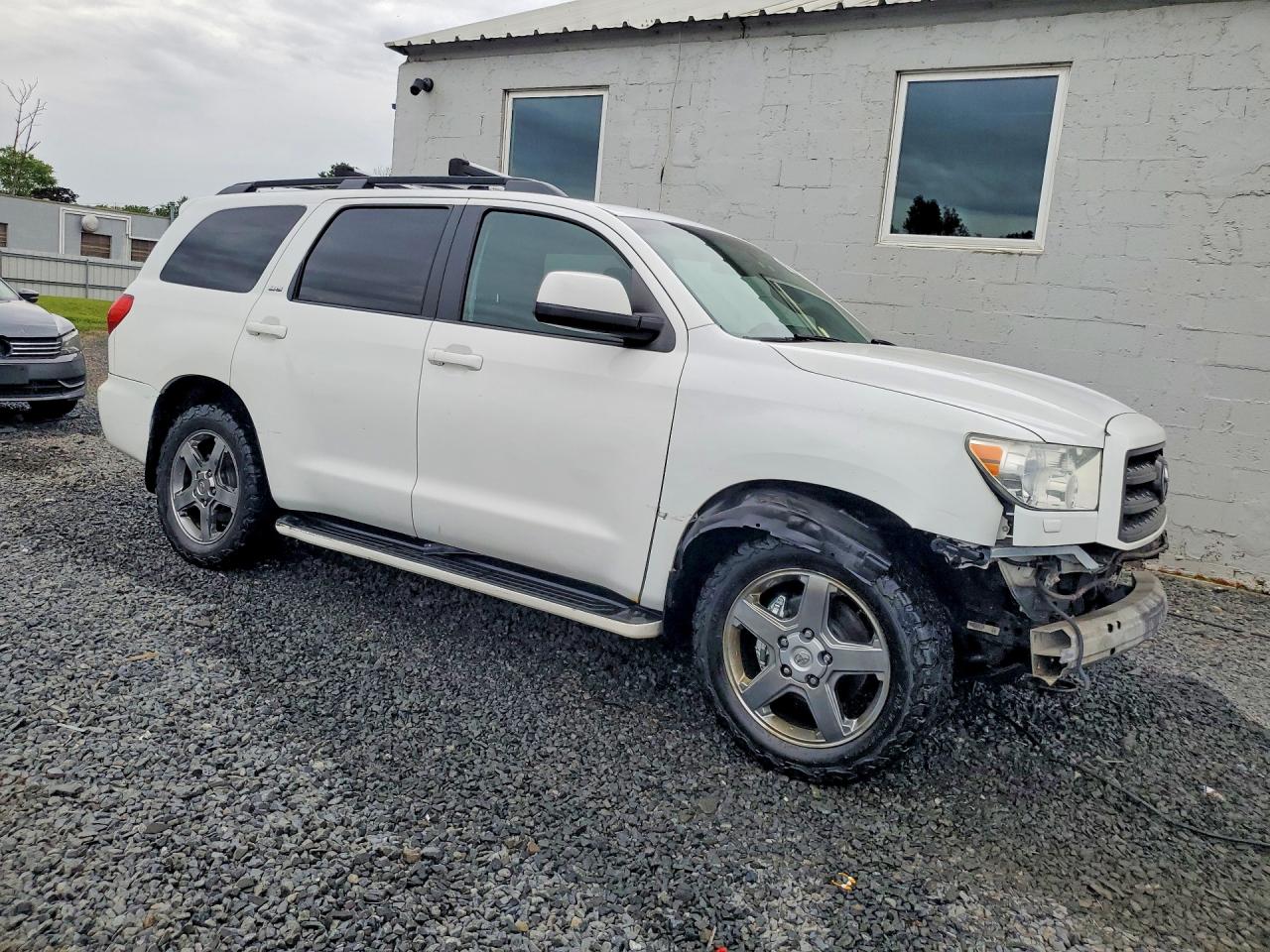2010 Toyota Sequoia Sr5 Белый vin: 5TDBY5G17AS026221