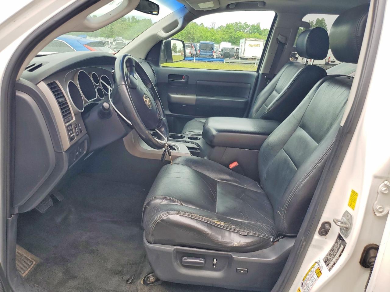 2010 Toyota Sequoia Sr5 Белый vin: 5TDBY5G17AS026221