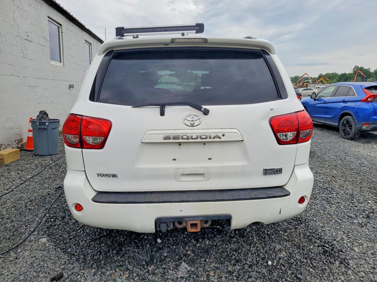 2010 Toyota Sequoia Sr5 Белый vin: 5TDBY5G17AS026221