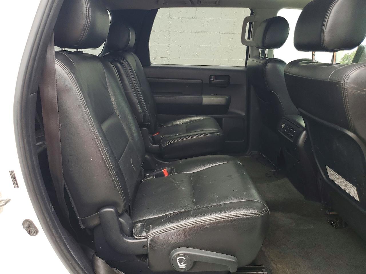 2010 Toyota Sequoia Sr5 Белый vin: 5TDBY5G17AS026221