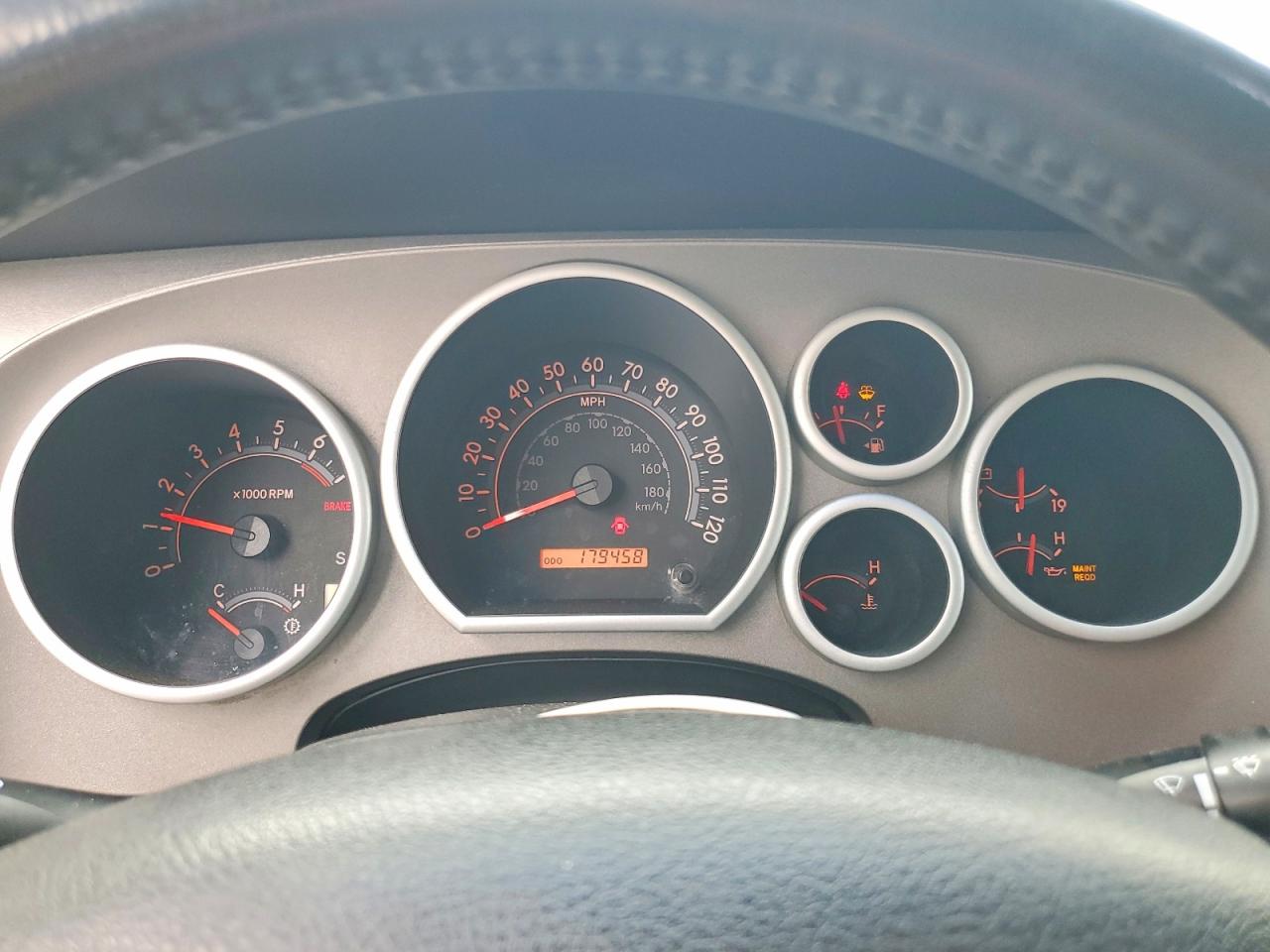 2010 Toyota Sequoia Sr5 Белый vin: 5TDBY5G17AS026221