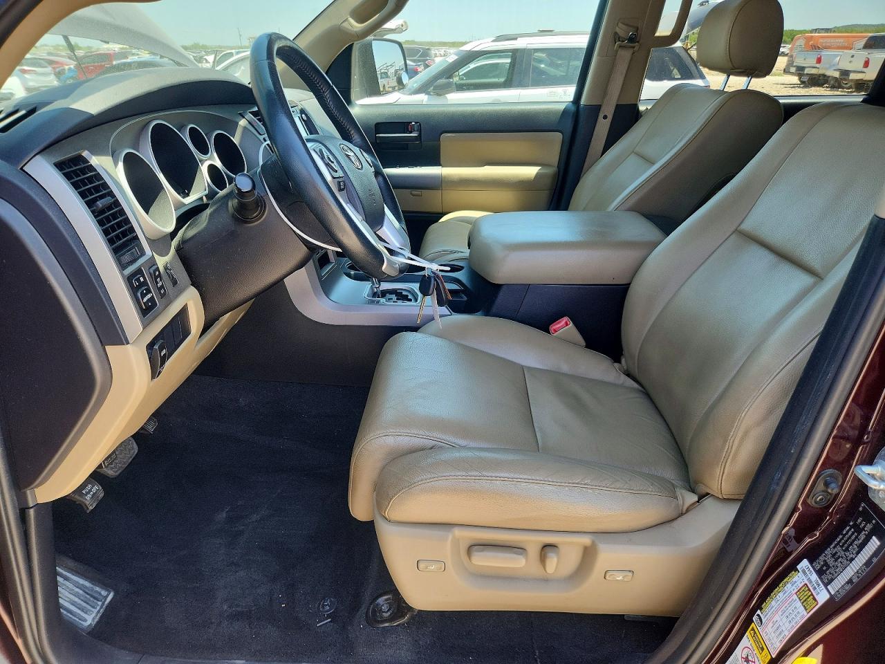 2015 Toyota Sequoia Sr5 Maroon vin: 5TDBY5G18FS112290
