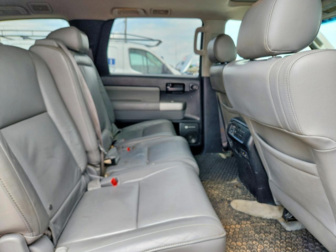 2008 Toyota Sequoia Sr5 Black vin: 5TDBY64A18S006485
