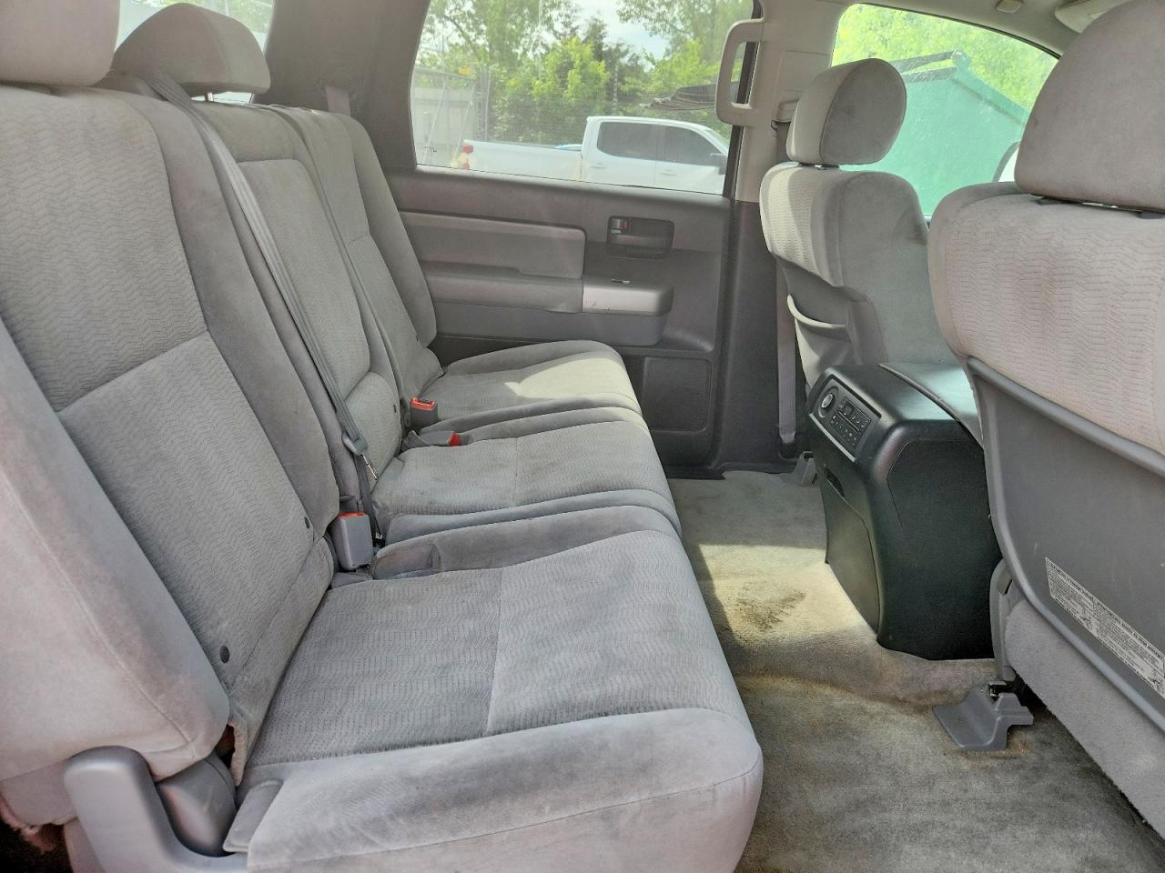 2008 Toyota Sequoia Sr5 Silver vin: 5TDBY64A38S009498