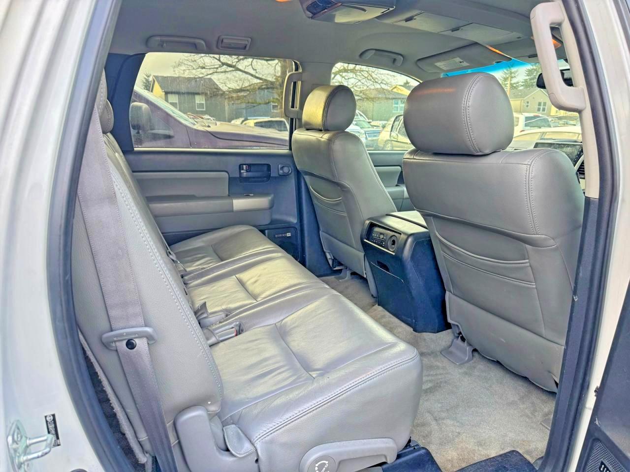 2008 Toyota Sequoia Sr5 White vin: 5TDBY64A78S023551