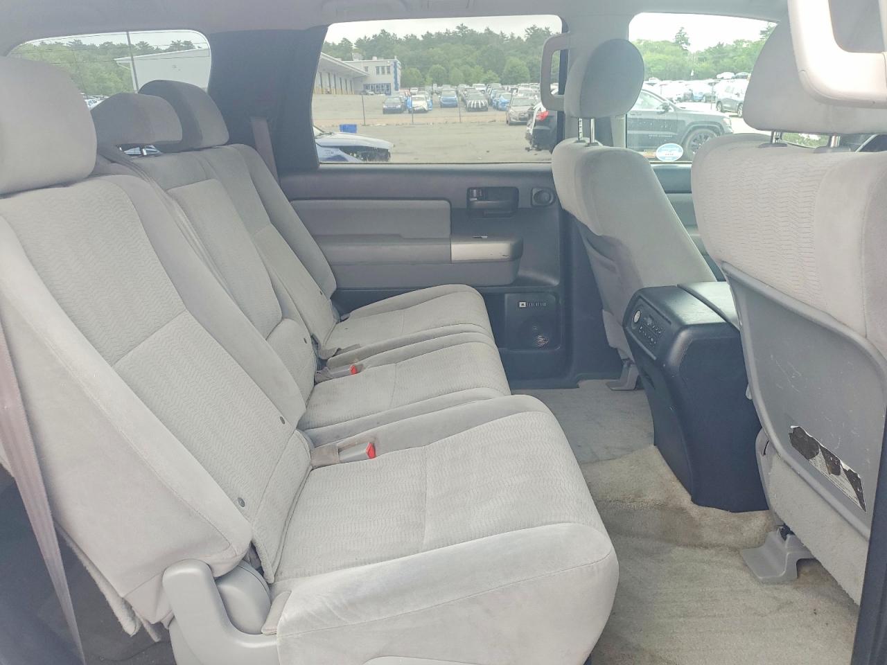 2008 Toyota Sequoia Sr5 Silver vin: 5TDBY64A98S009506