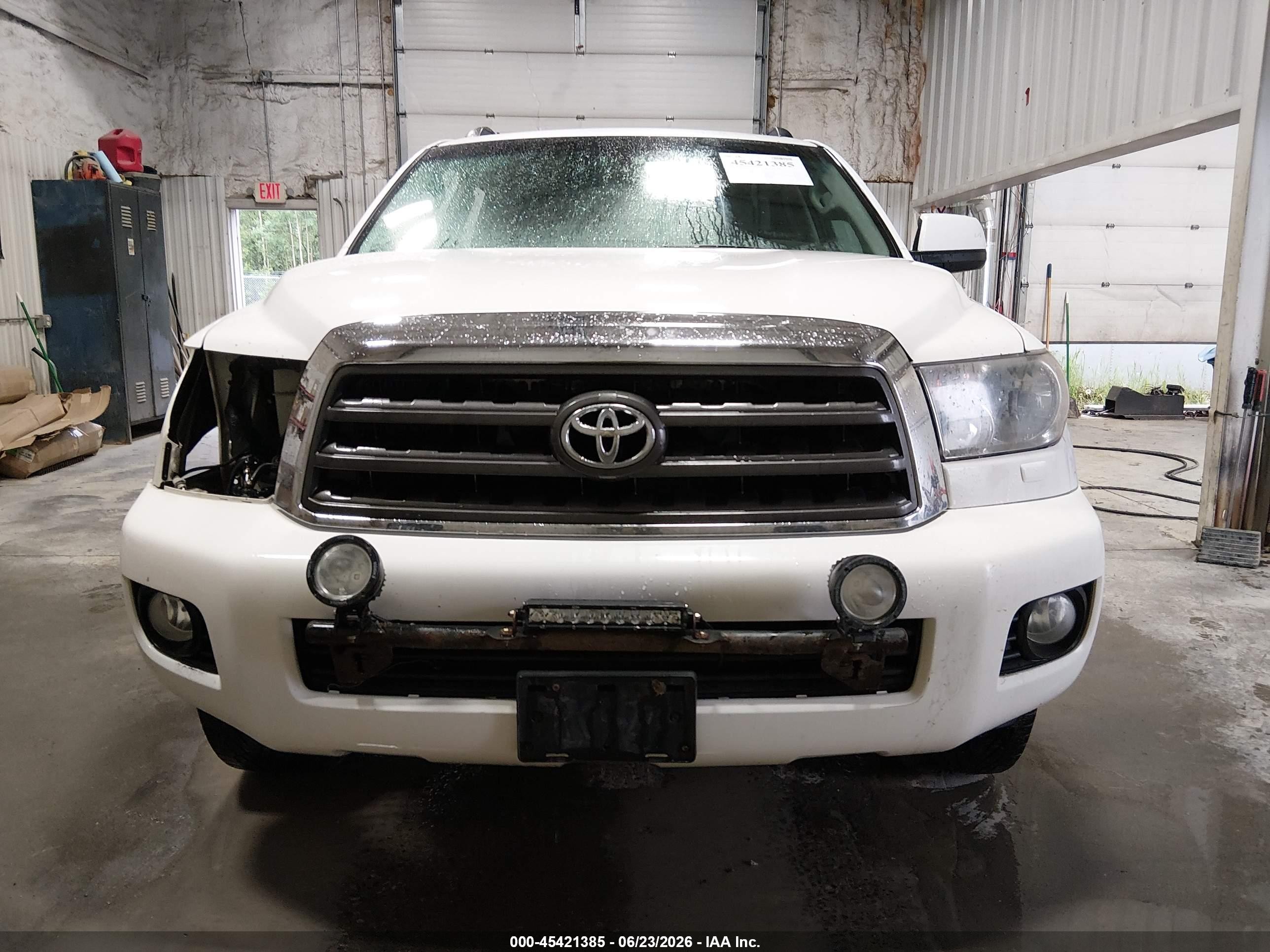 2008 Toyota Sequoia Sr5 5.7l V8 White vin: 5TDBY64A98S013491