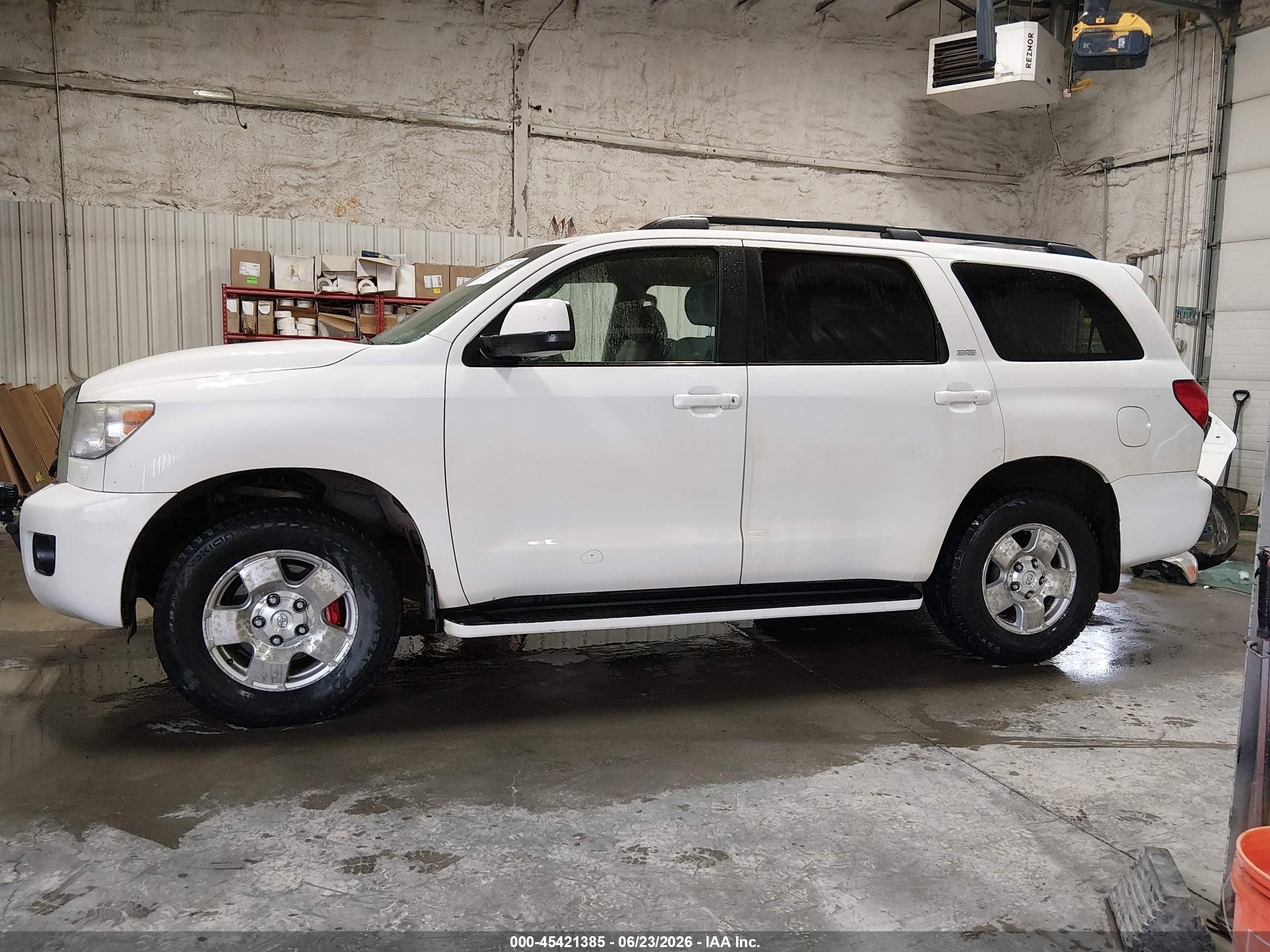 2008 Toyota Sequoia Sr5 5.7l V8 White vin: 5TDBY64A98S013491