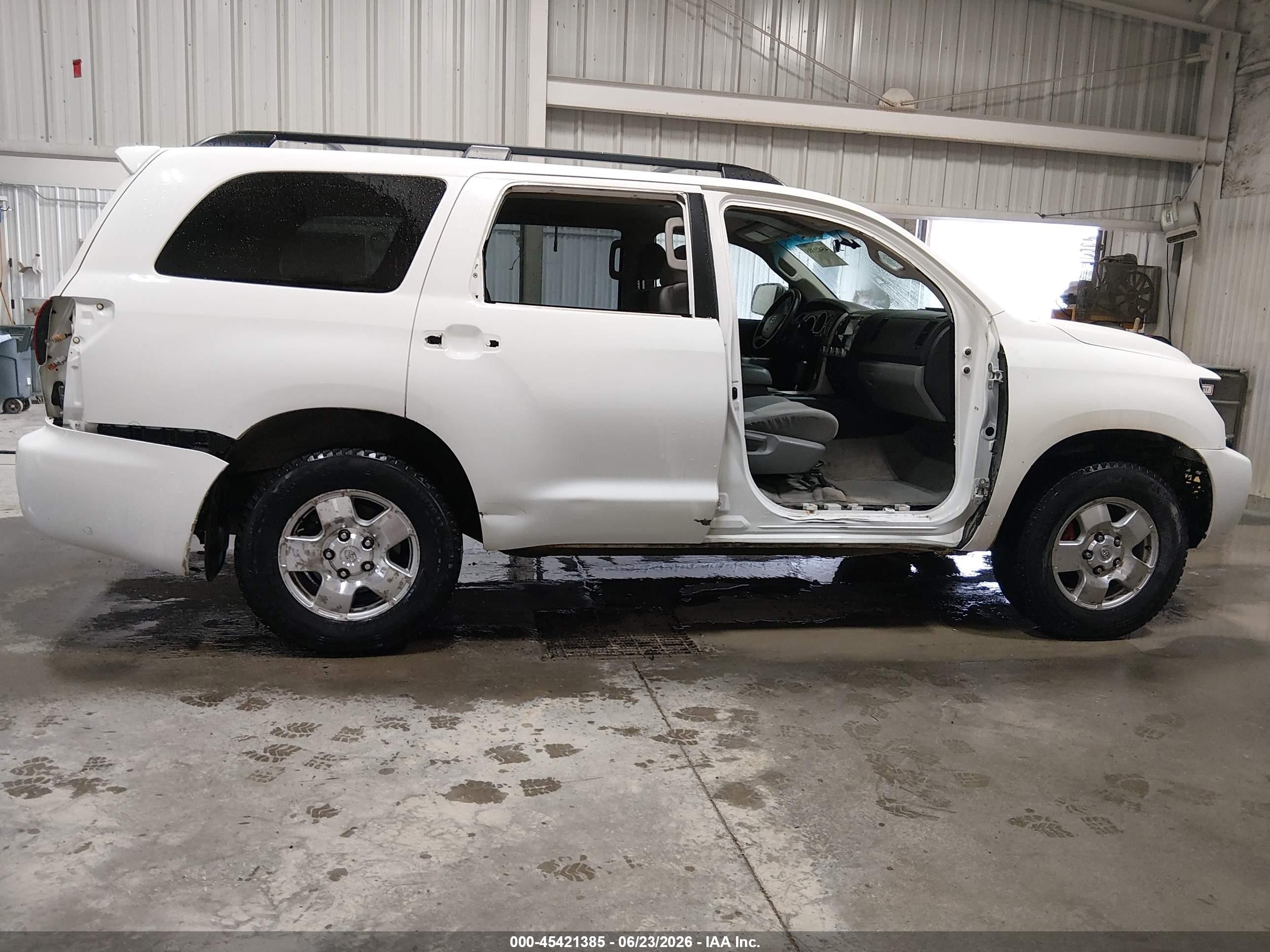 2008 Toyota Sequoia Sr5 5.7l V8 White vin: 5TDBY64A98S013491