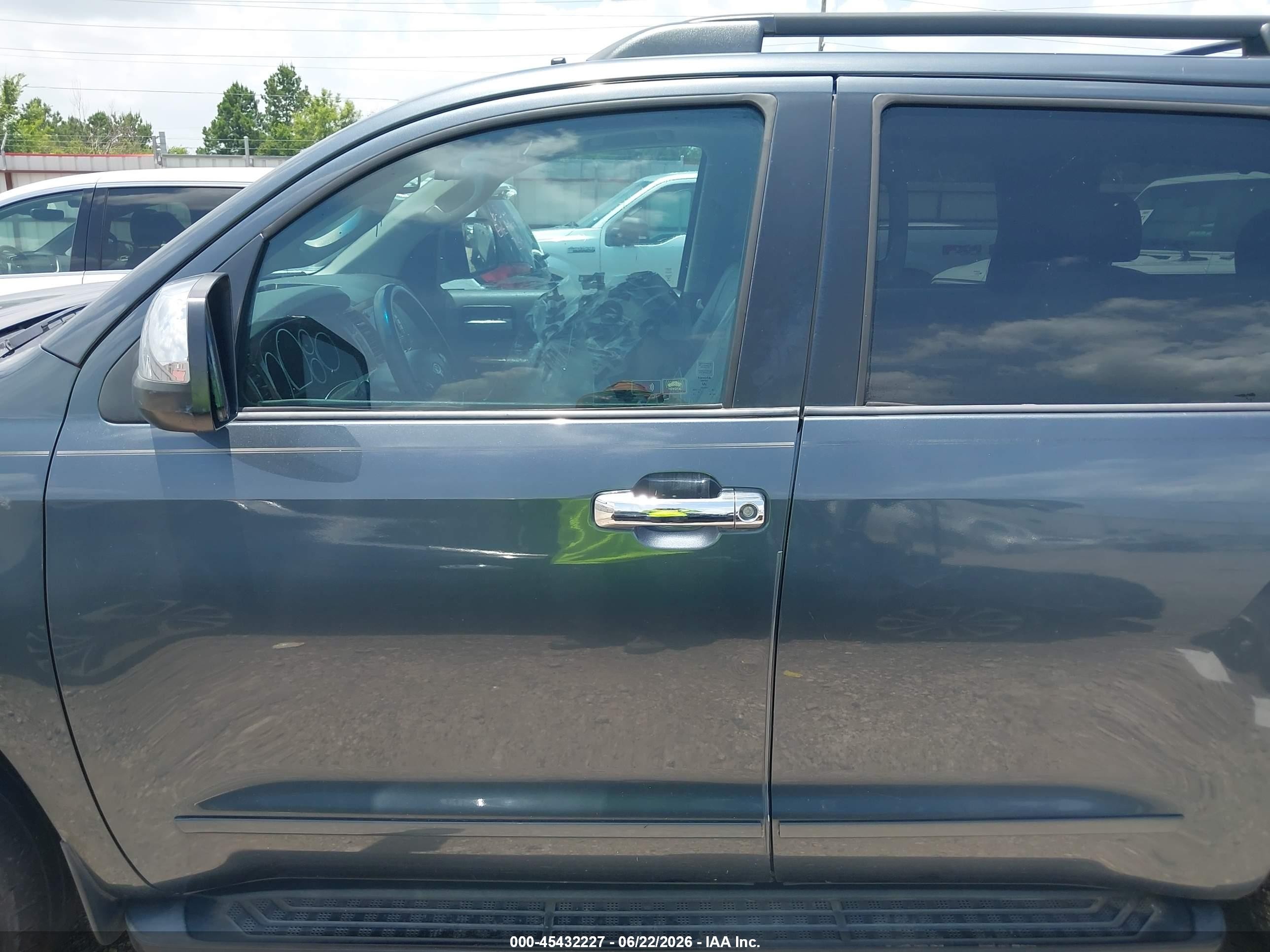 2008 Toyota Sequoia Platinum Gray vin: 5TDBY67A78S021391