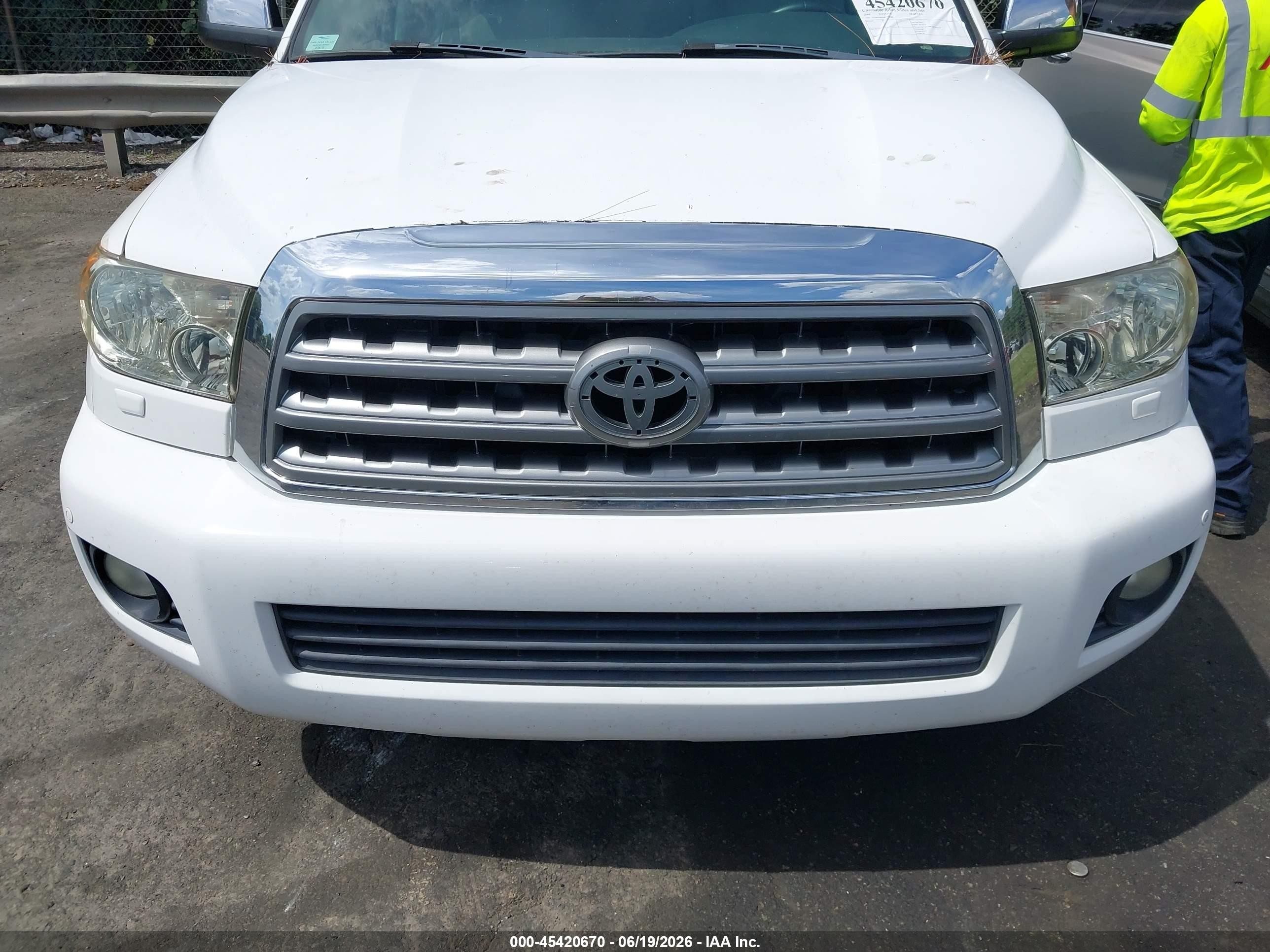 2008 Toyota Sequoia Limited 5.7l V8 Белый vin: 5TDBY68A08S014989