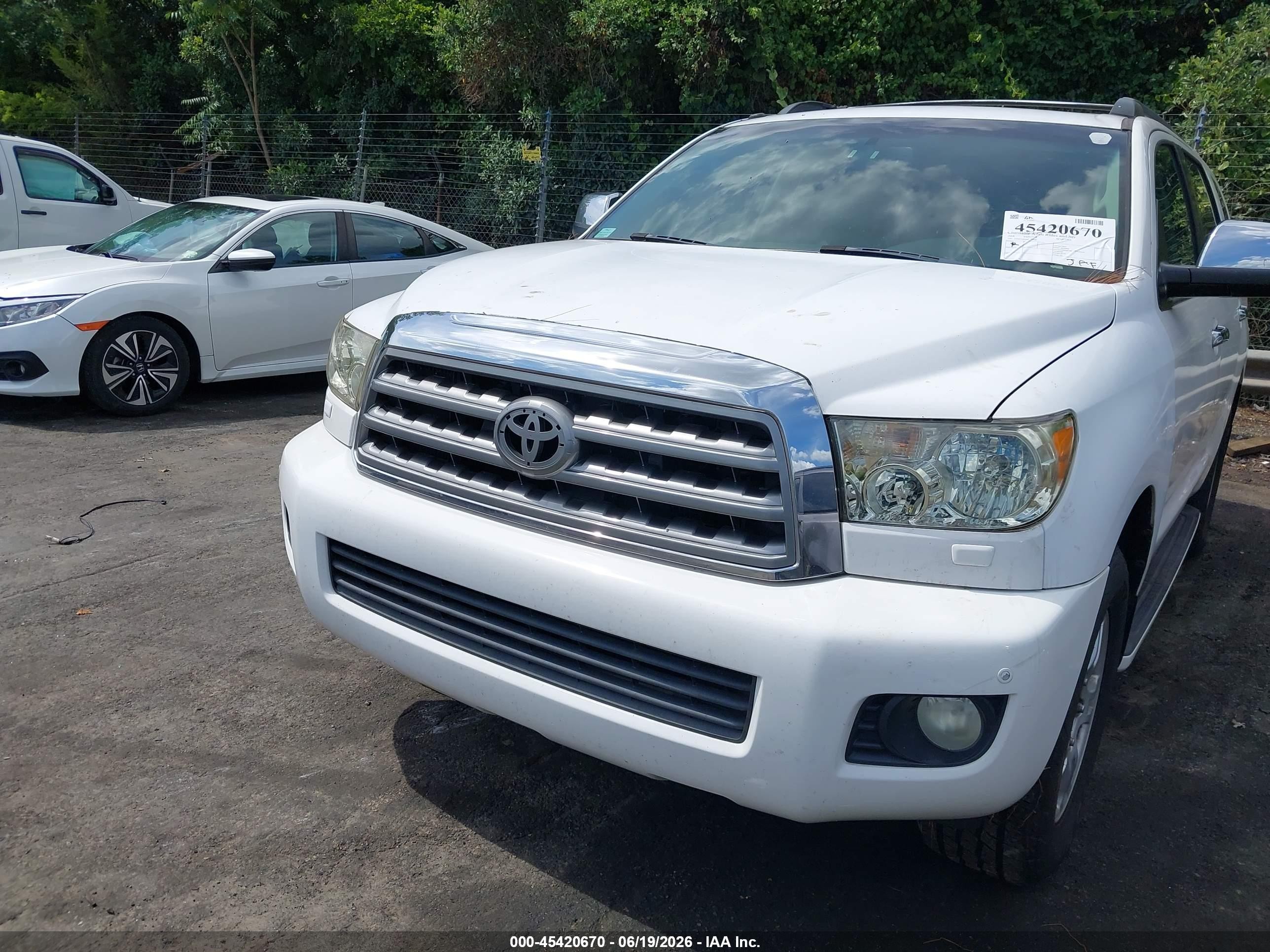 2008 Toyota Sequoia Limited 5.7l V8 Белый vin: 5TDBY68A08S014989