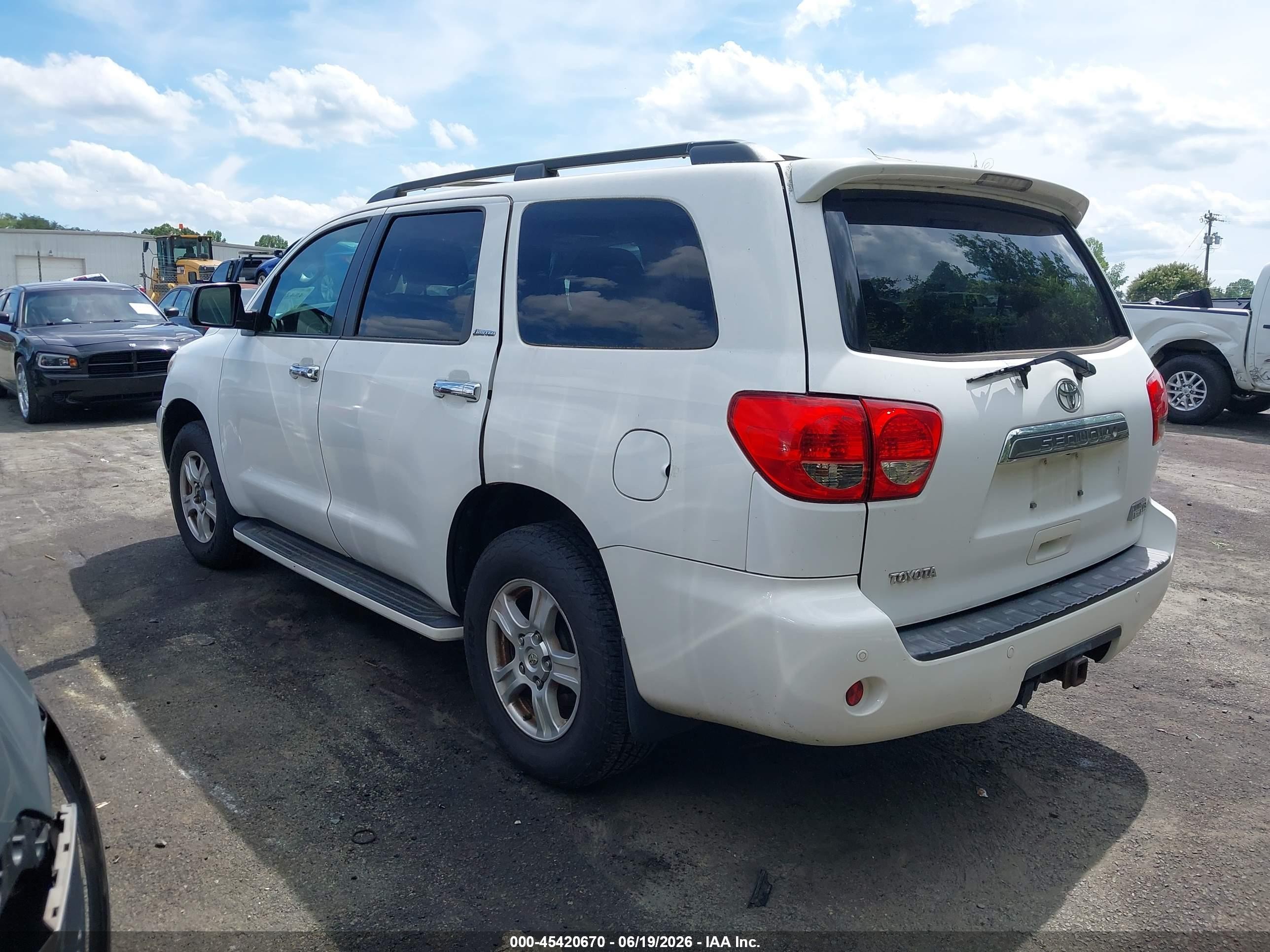 2008 Toyota Sequoia Limited 5.7l V8 Белый vin: 5TDBY68A08S014989