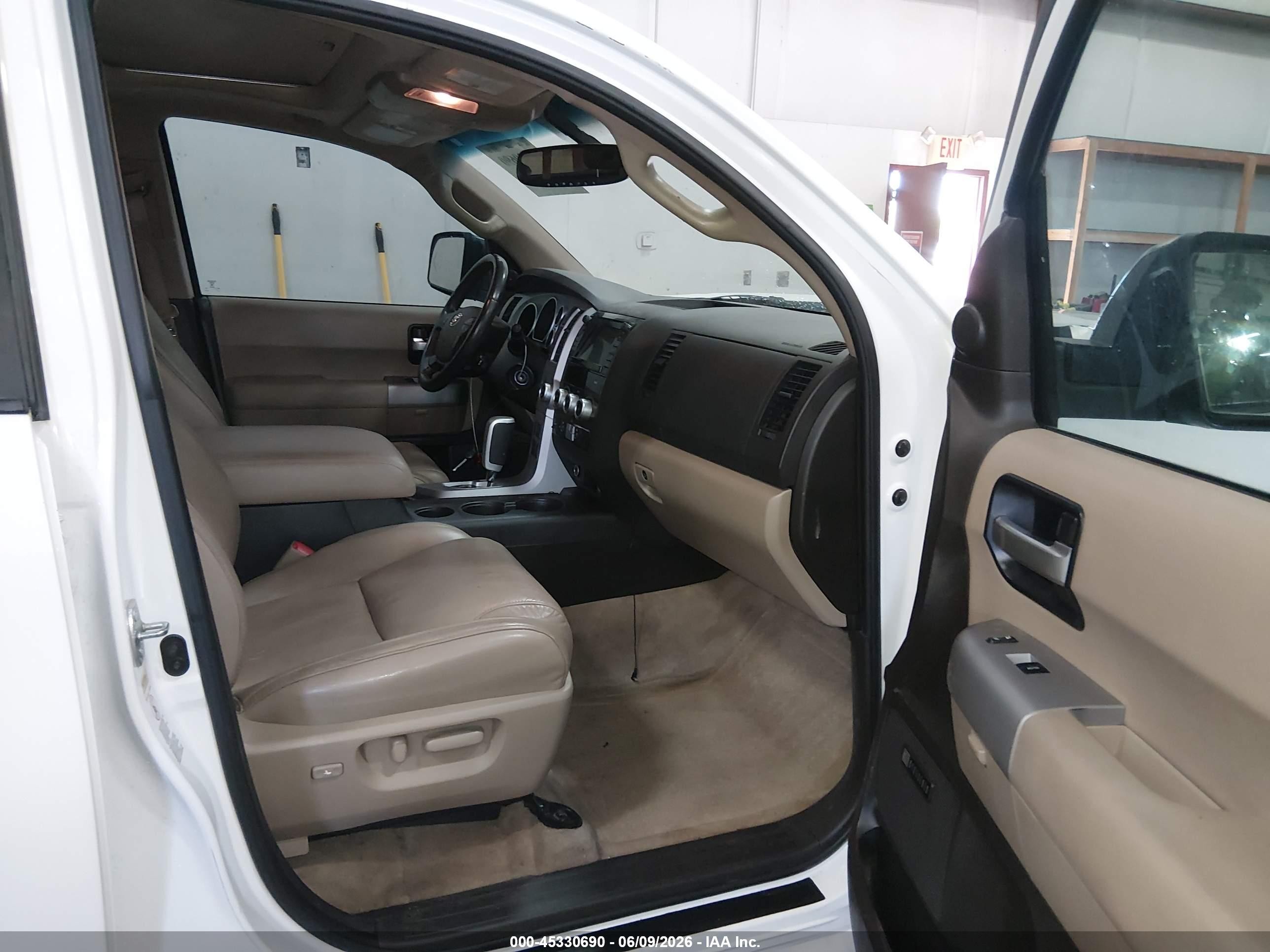 2008 Toyota Sequoia Limited 5.7l V8 Белый vin: 5TDBY68A18S012328