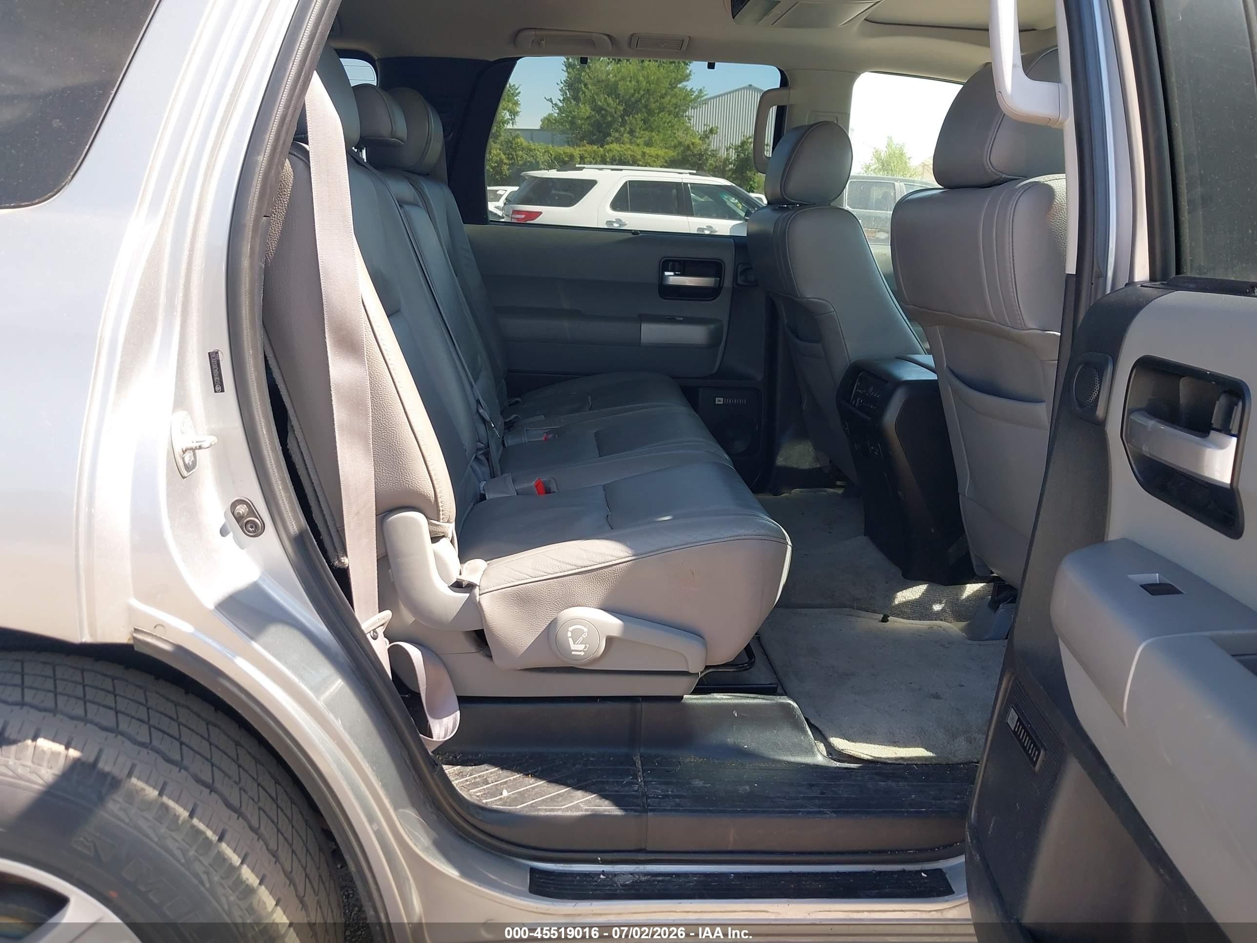 2008 Toyota Sequoia Limited 5.7l V8 Silver vin: 5TDBY68A38S000360