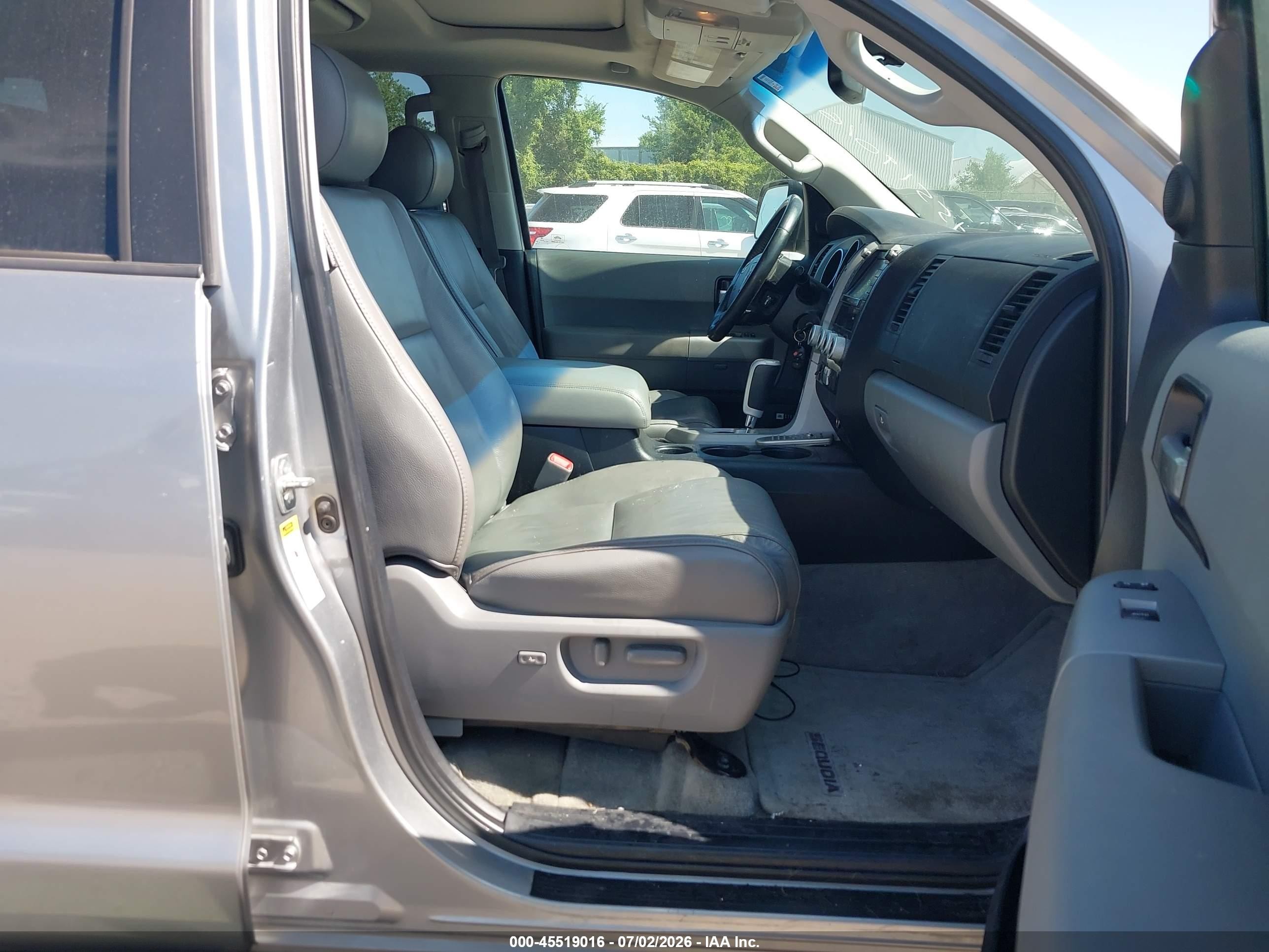 2008 Toyota Sequoia Limited 5.7l V8 Silver vin: 5TDBY68A38S000360