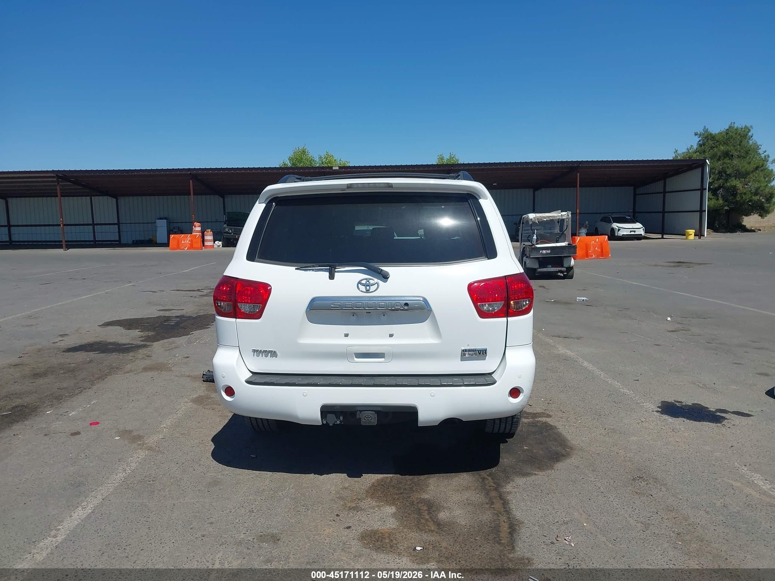 2008 Toyota Sequoia Limited 5.7l V8 White vin: 5TDBY68A58S021548