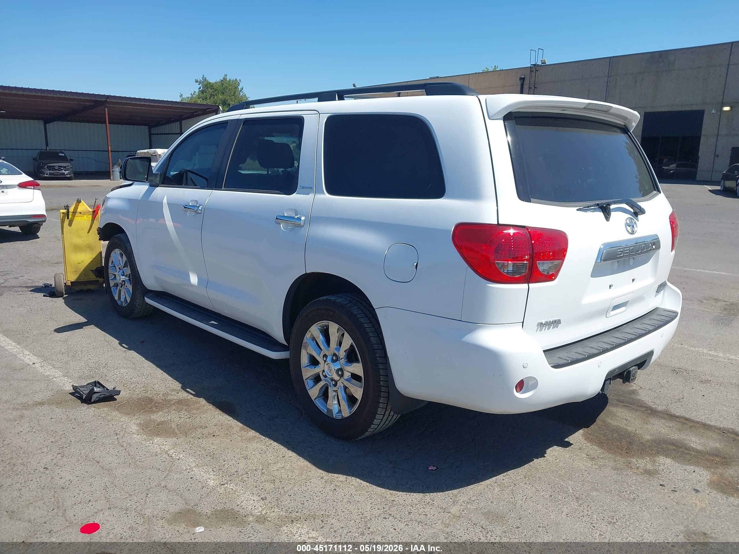 2008 Toyota Sequoia Limited 5.7l V8 White vin: 5TDBY68A58S021548
