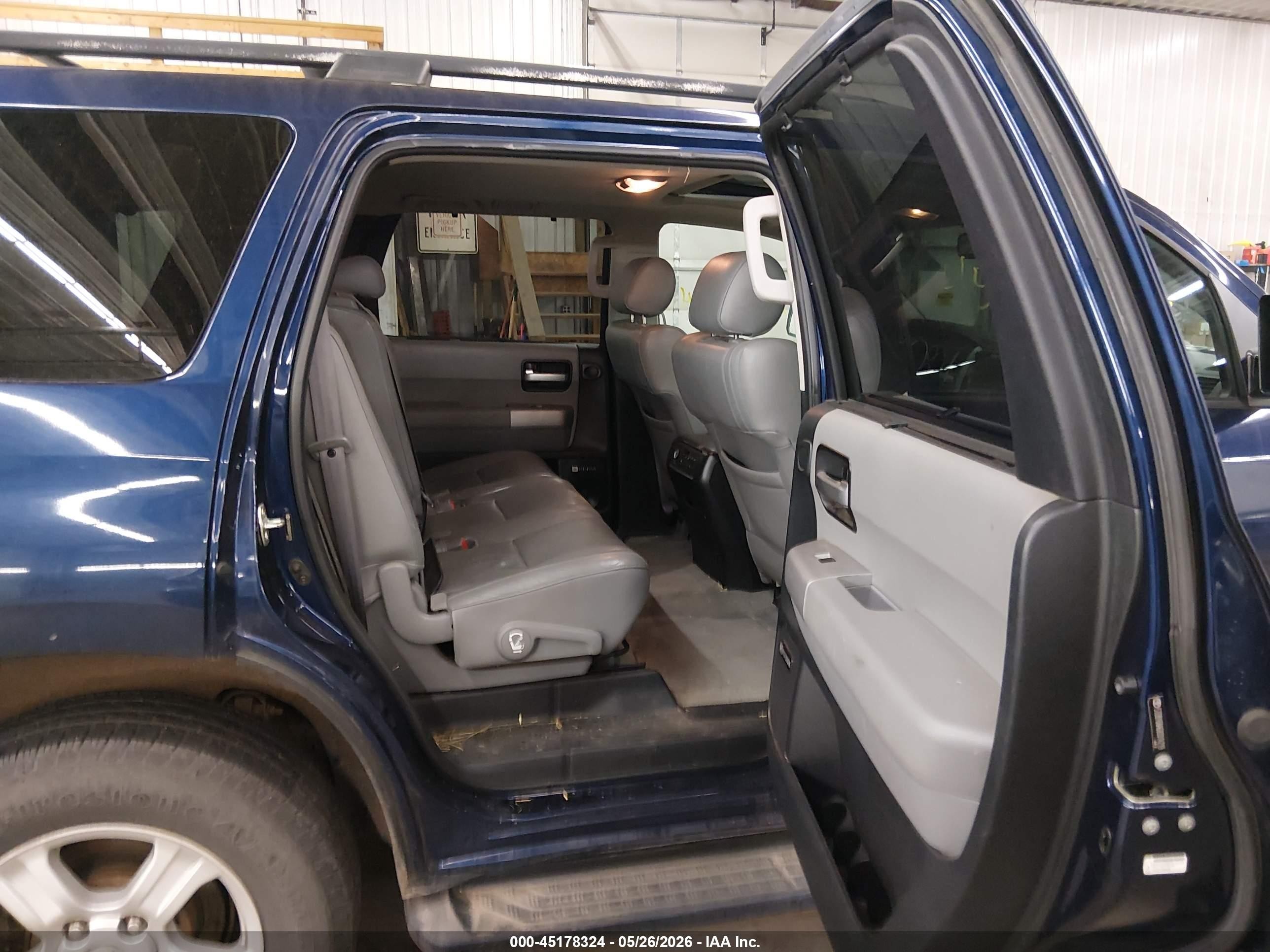 2008 Toyota Sequoia Limited 5.7l V8 Dark Blue vin: 5TDBY68A68S014219