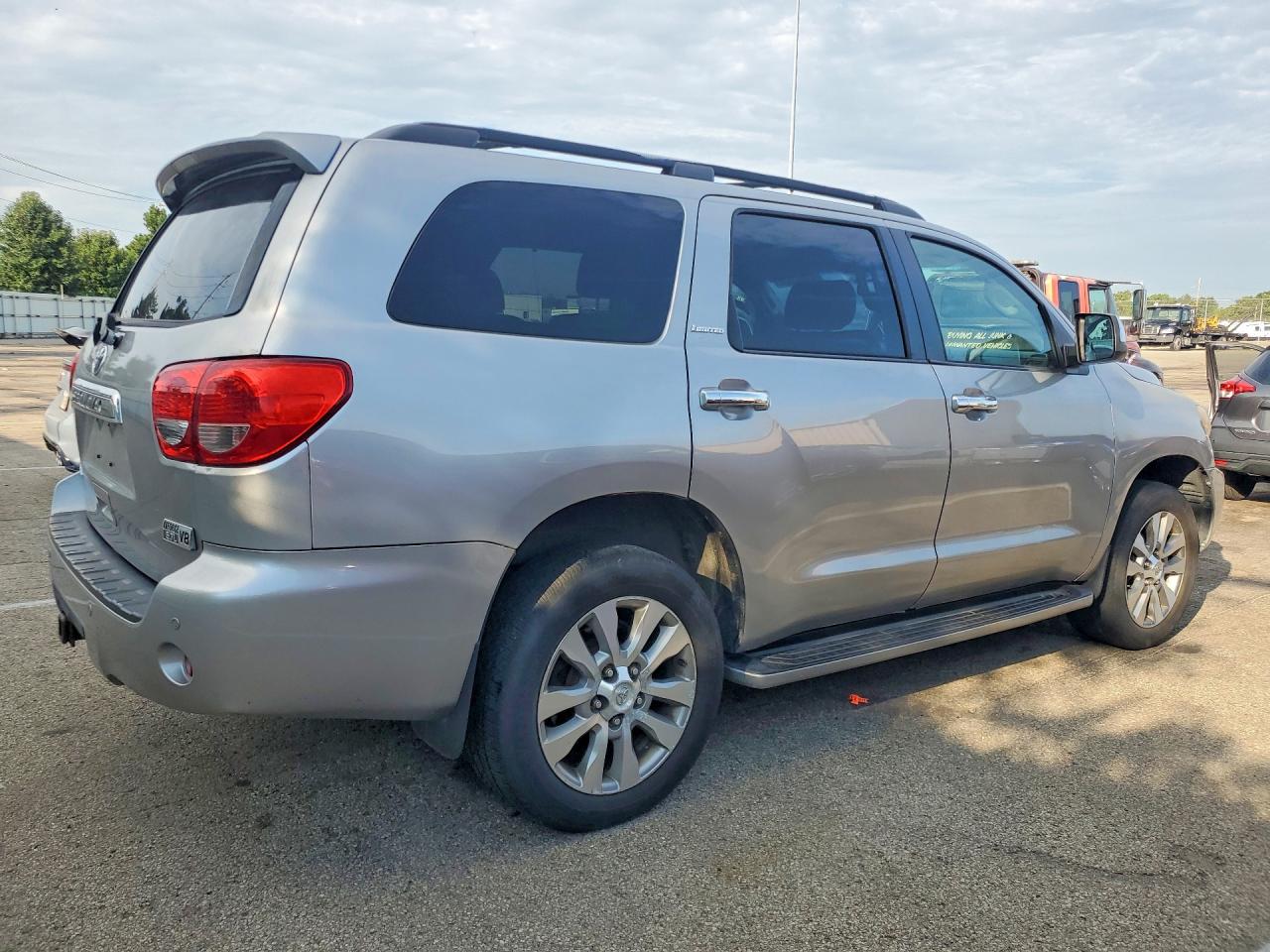 2008 Toyota Sequoia Limited Silver vin: 5TDBY68A68S018772