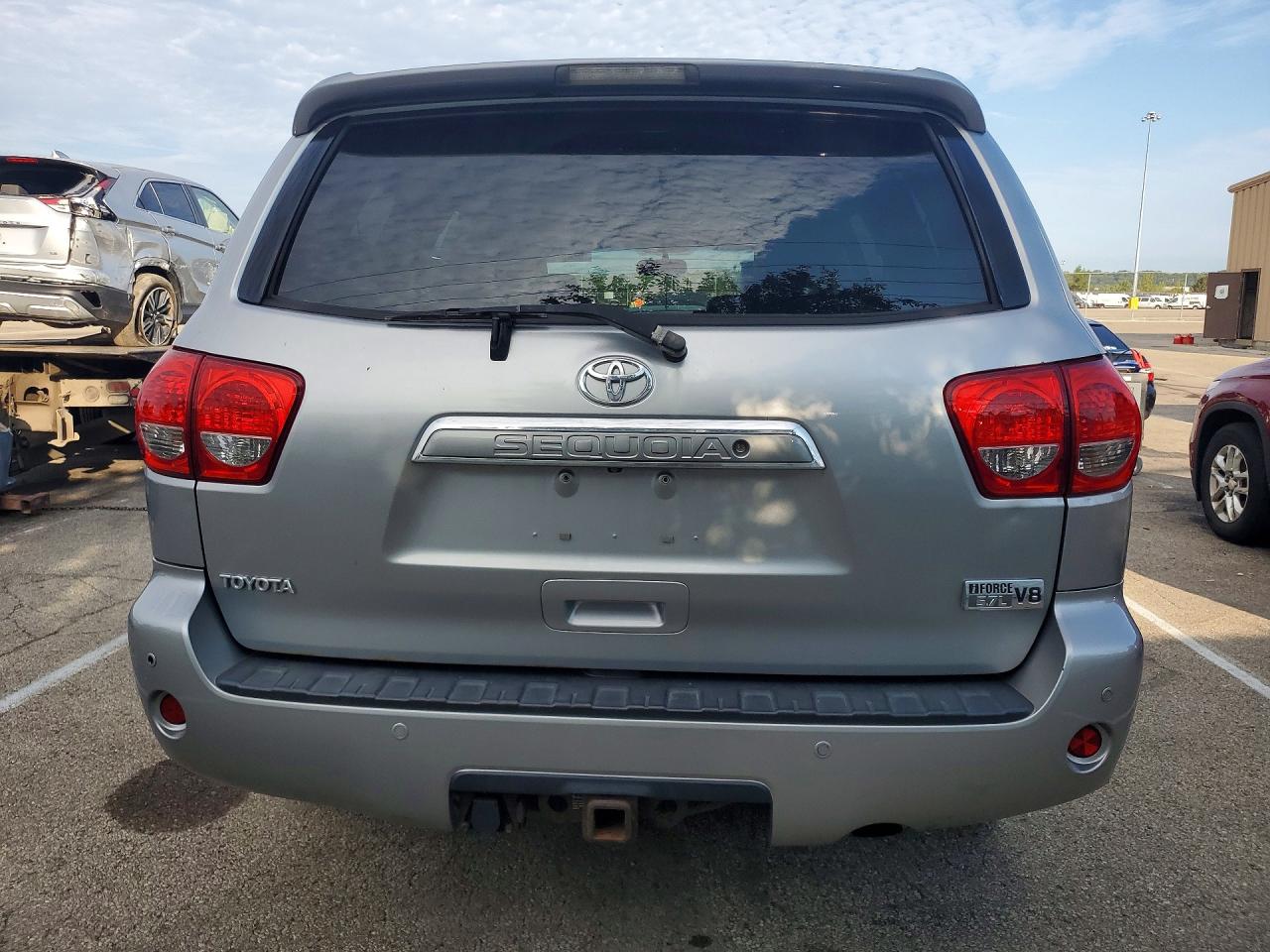 2008 Toyota Sequoia Limited Silver vin: 5TDBY68A68S018772