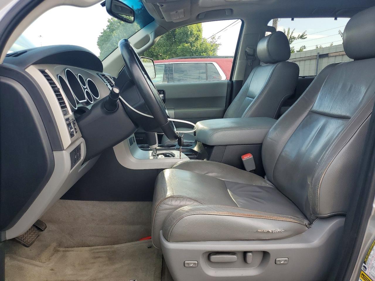 2008 Toyota Sequoia Limited Silver vin: 5TDBY68A68S018772