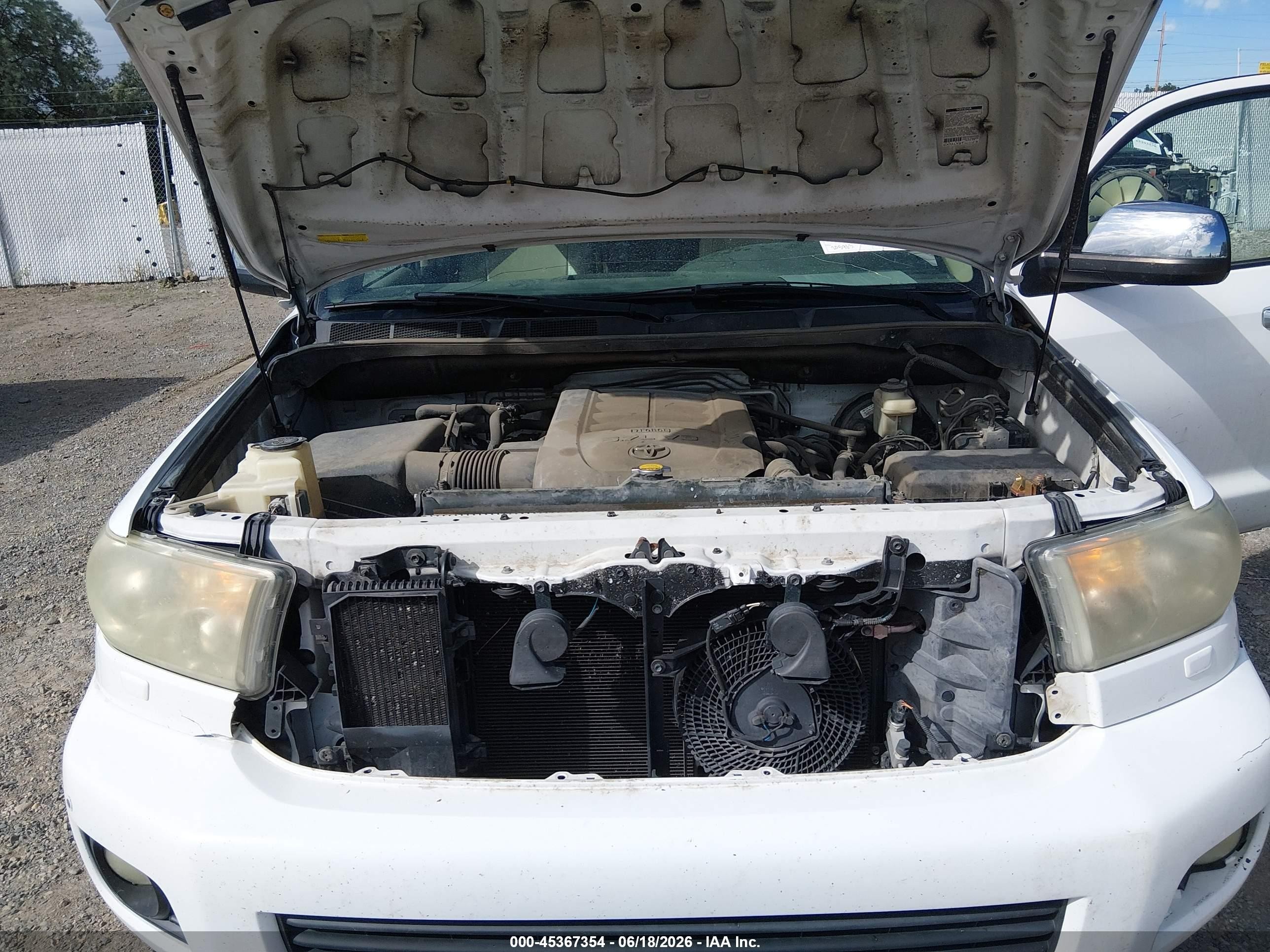 2008 Toyota Sequoia Limited 5.7l V8 Белый vin: 5TDBY68A98S004512