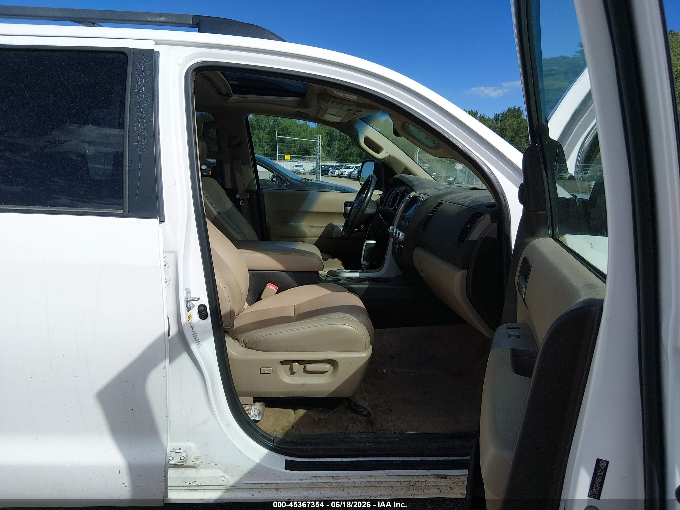 2008 Toyota Sequoia Limited 5.7l V8 Белый vin: 5TDBY68A98S004512