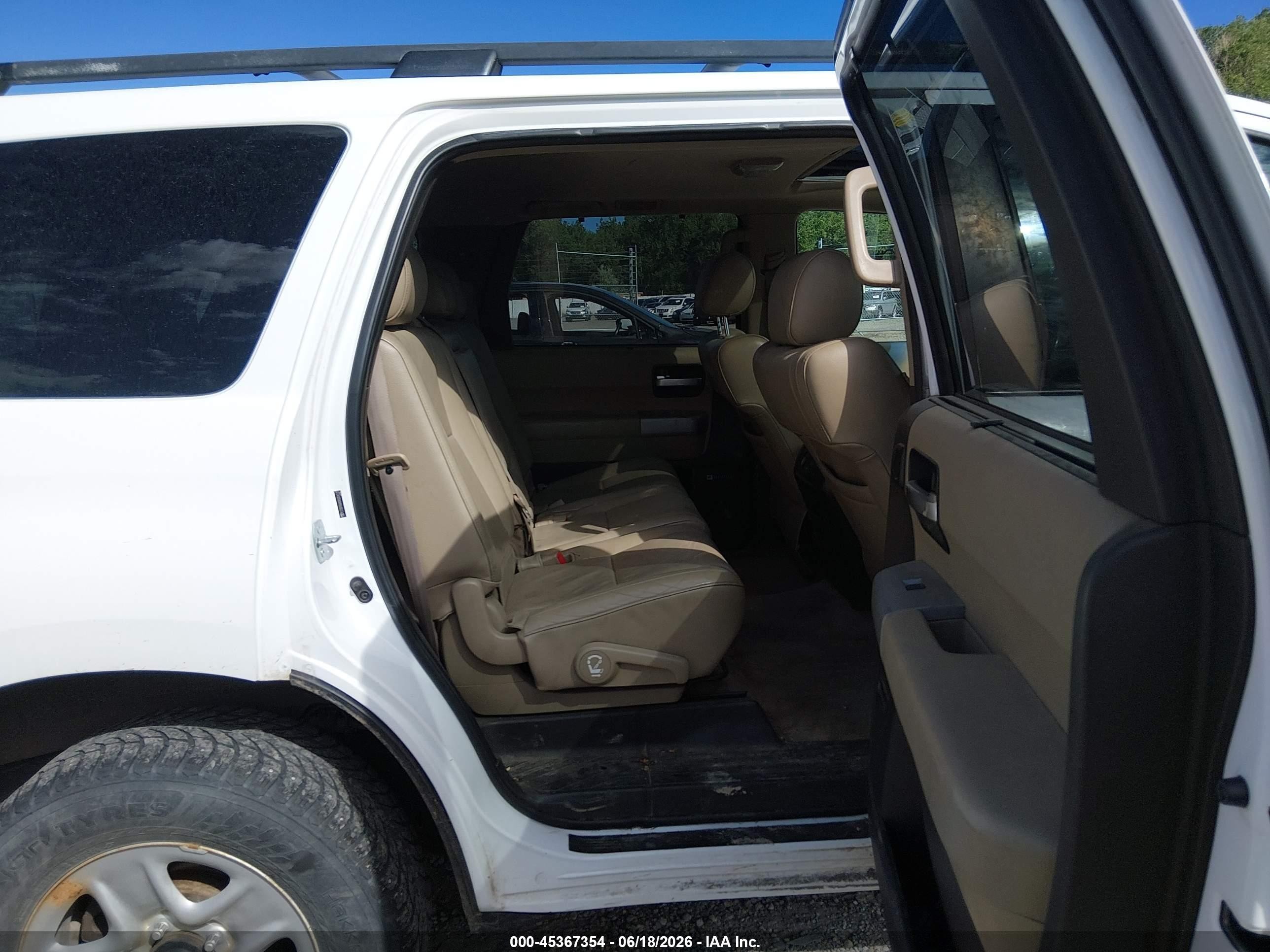 2008 Toyota Sequoia Limited 5.7l V8 Белый vin: 5TDBY68A98S004512