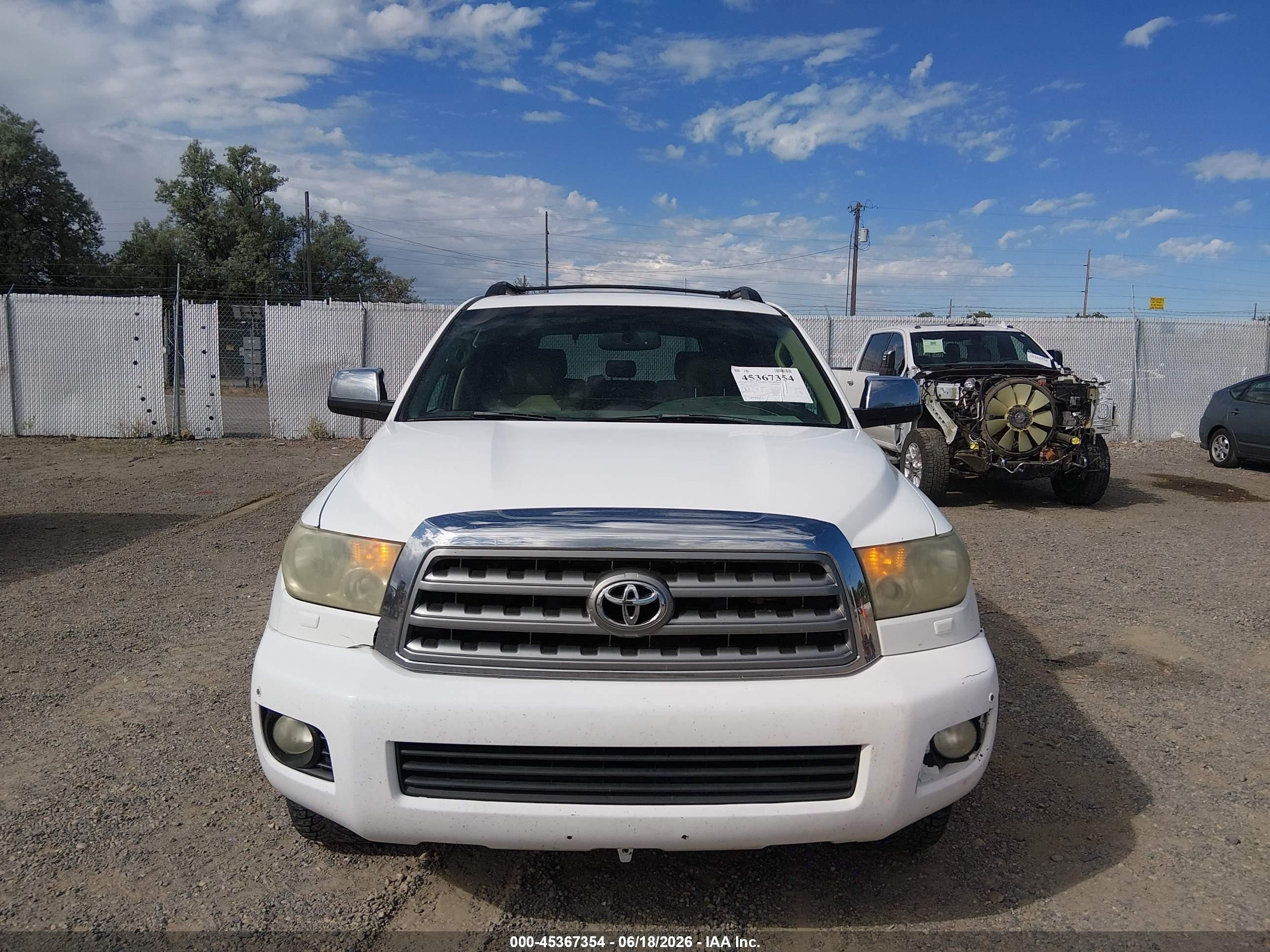 2008 Toyota Sequoia Limited 5.7l V8 Белый vin: 5TDBY68A98S004512