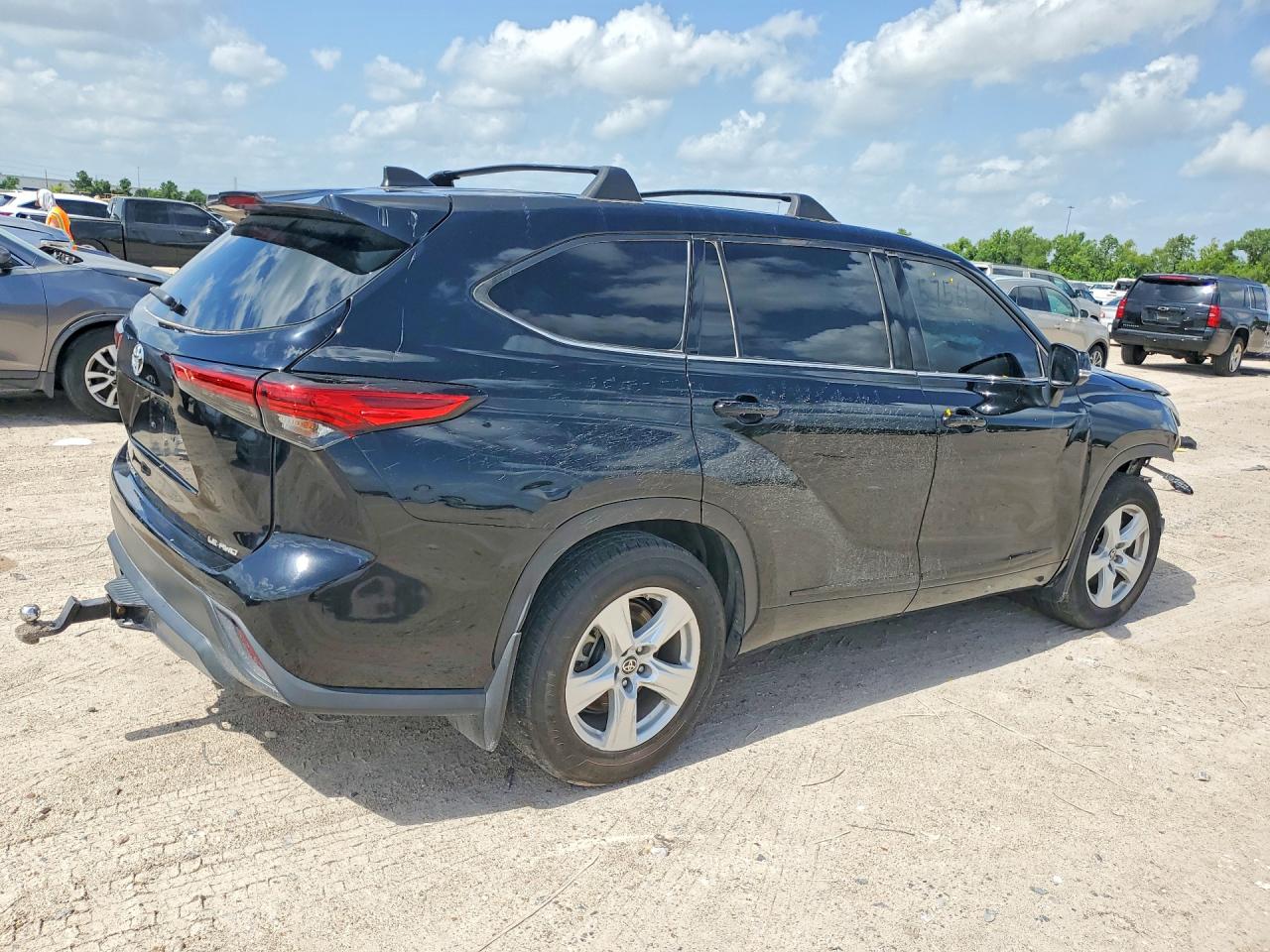2022 Toyota Highlander Le Black vin: 5TDBZRBH1NS587805