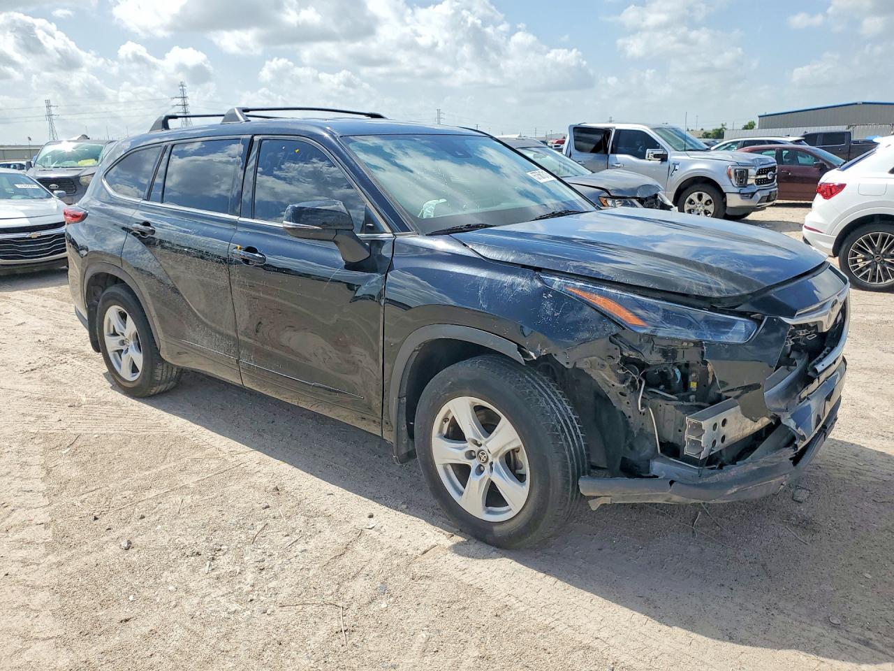 2022 Toyota Highlander Le Black vin: 5TDBZRBH1NS587805