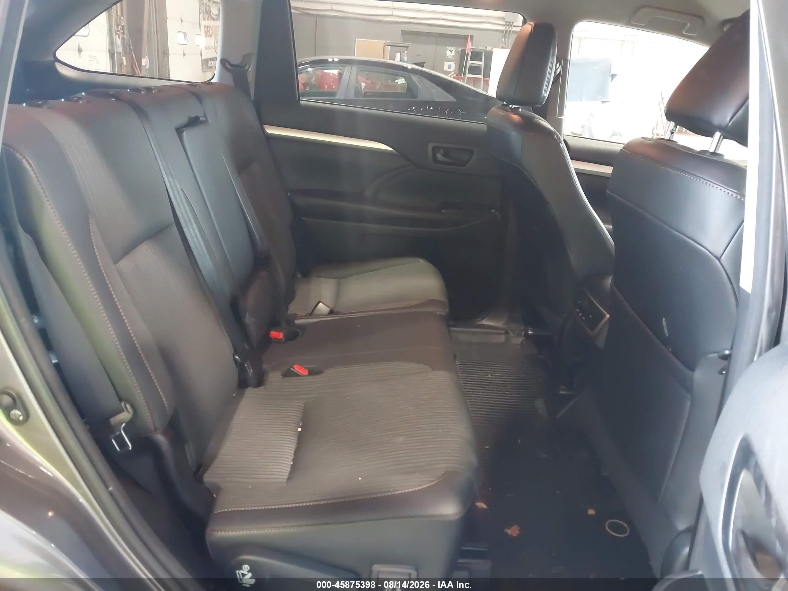 2018 Toyota Highlander Le Plus Gray vin: 5TDBZRFH0JS814146