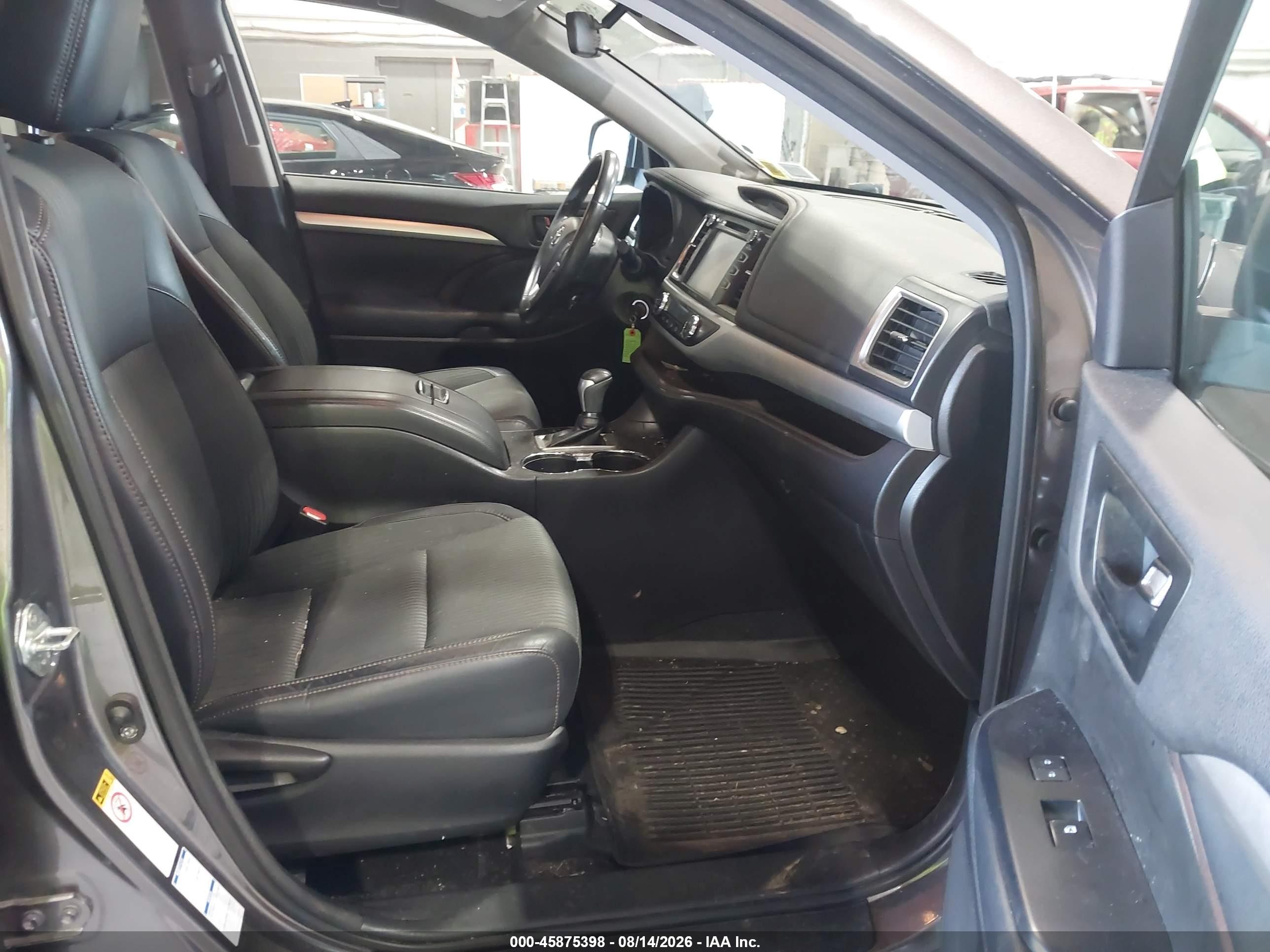 2018 Toyota Highlander Le Plus Gray vin: 5TDBZRFH0JS814146
