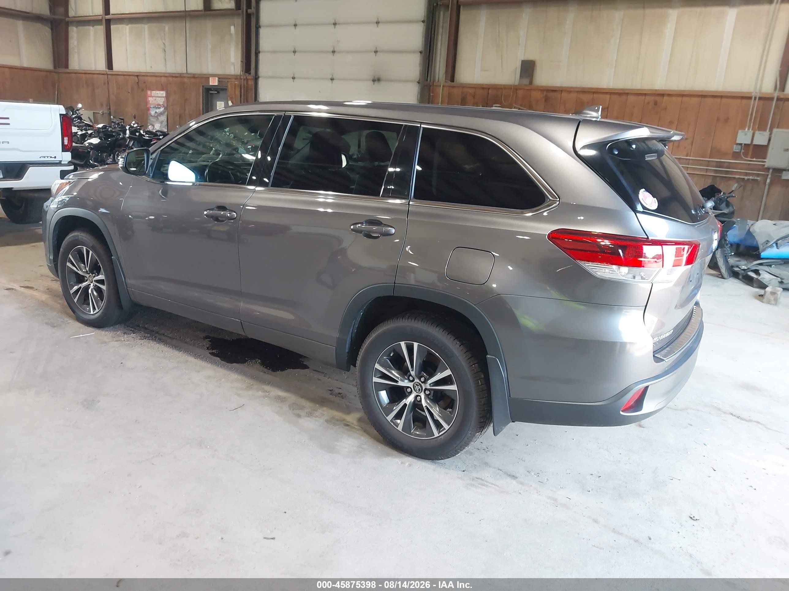 2018 Toyota Highlander Le Plus Gray vin: 5TDBZRFH0JS814146