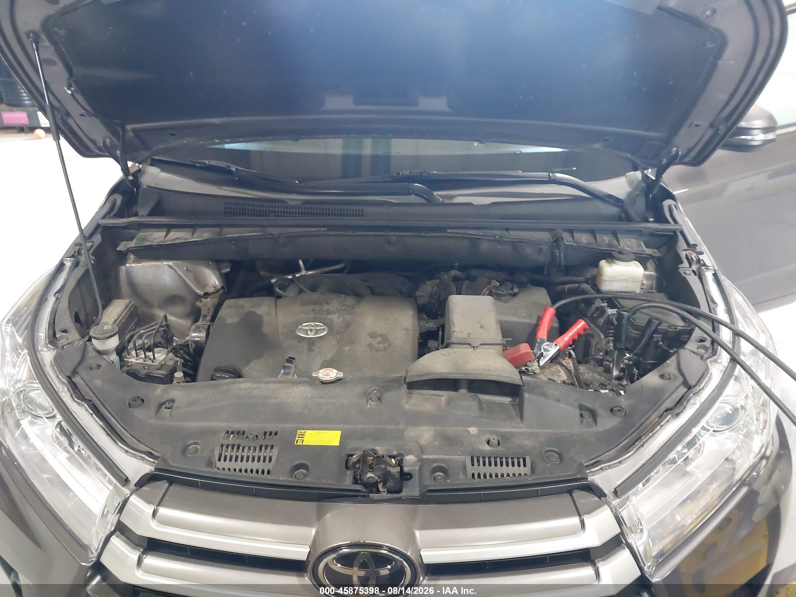 2018 Toyota Highlander Le Plus Gray vin: 5TDBZRFH0JS814146