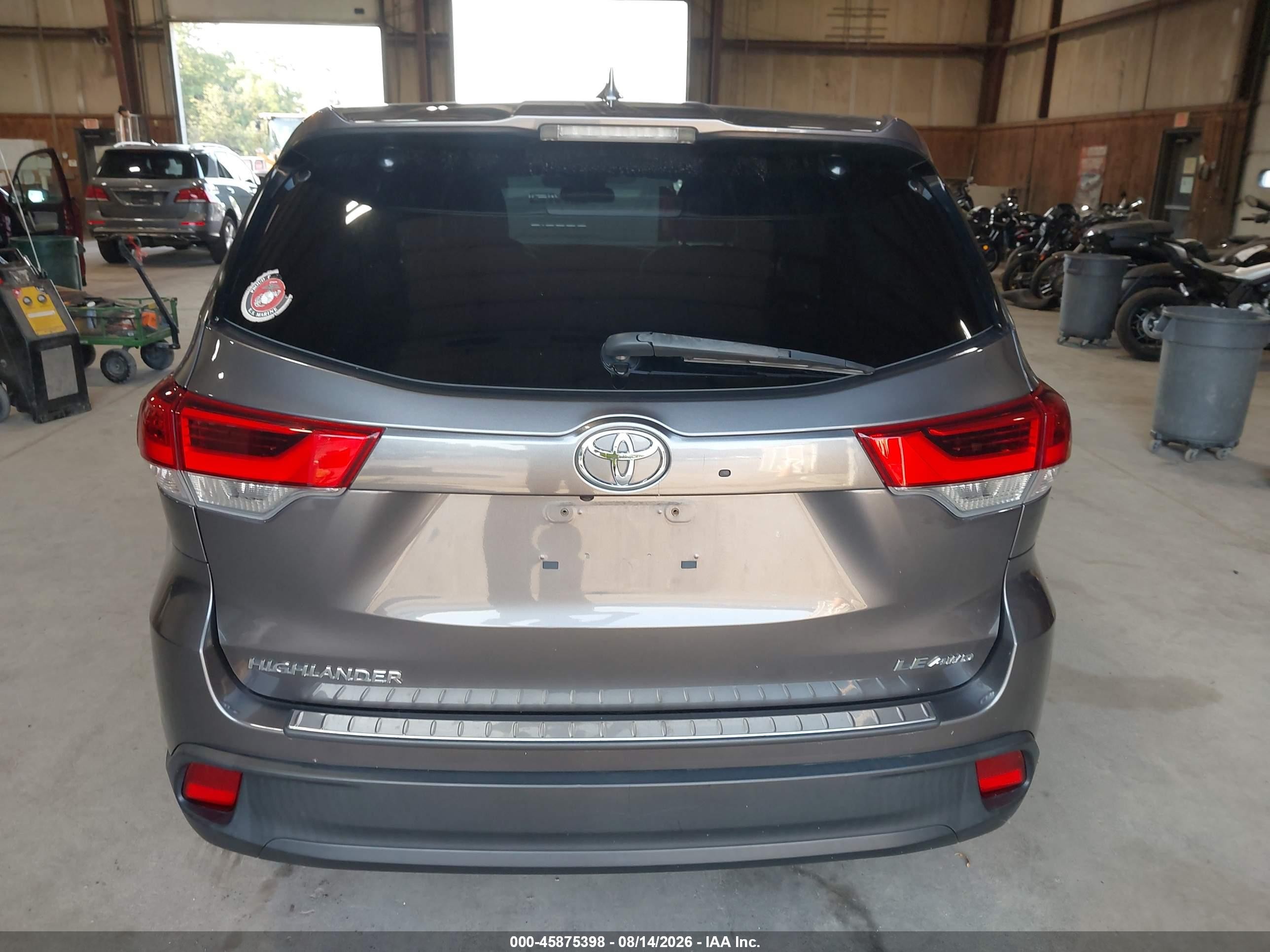 2018 Toyota Highlander Le Plus Gray vin: 5TDBZRFH0JS814146