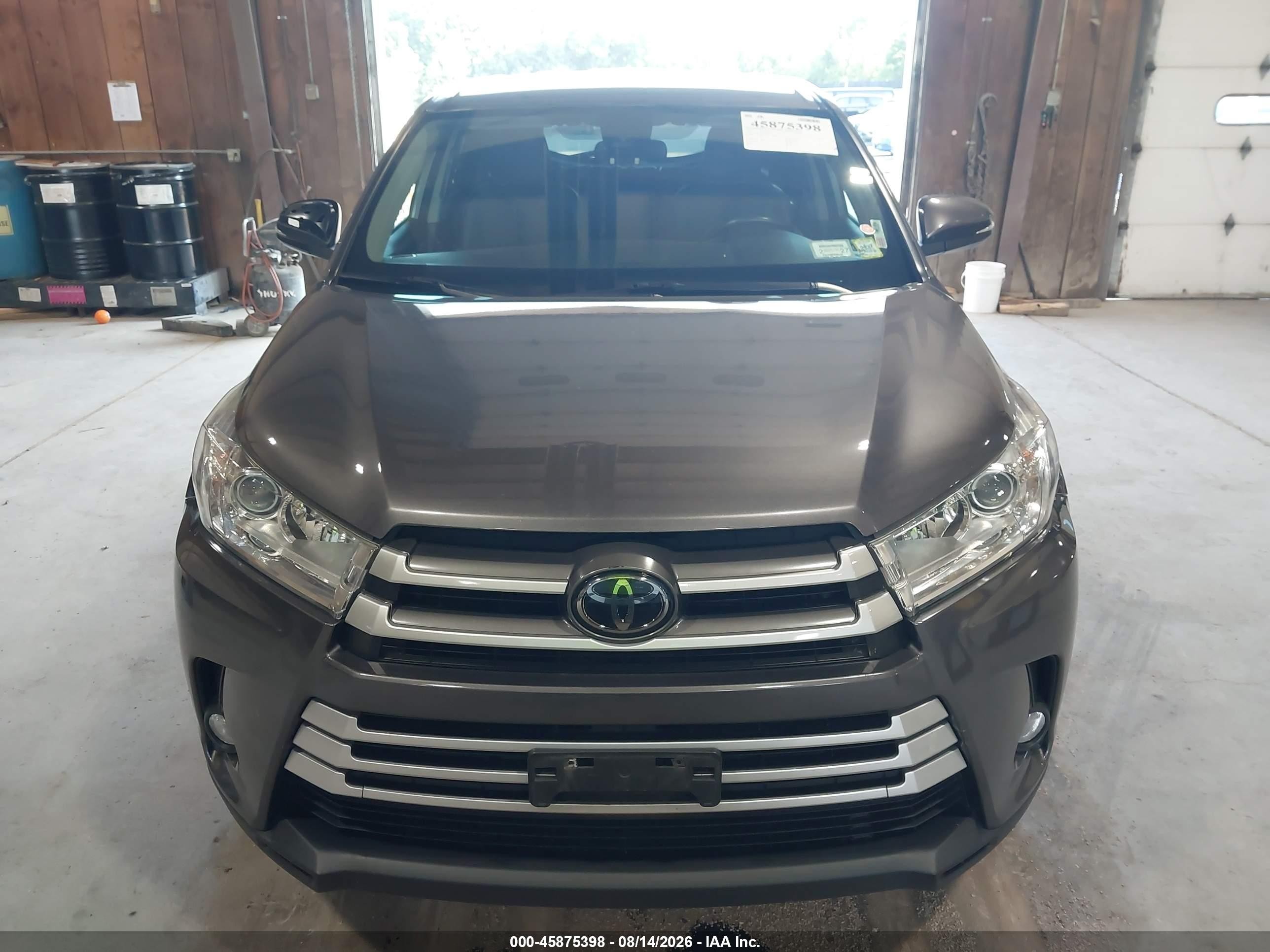 2018 Toyota Highlander Le Plus Gray vin: 5TDBZRFH0JS814146