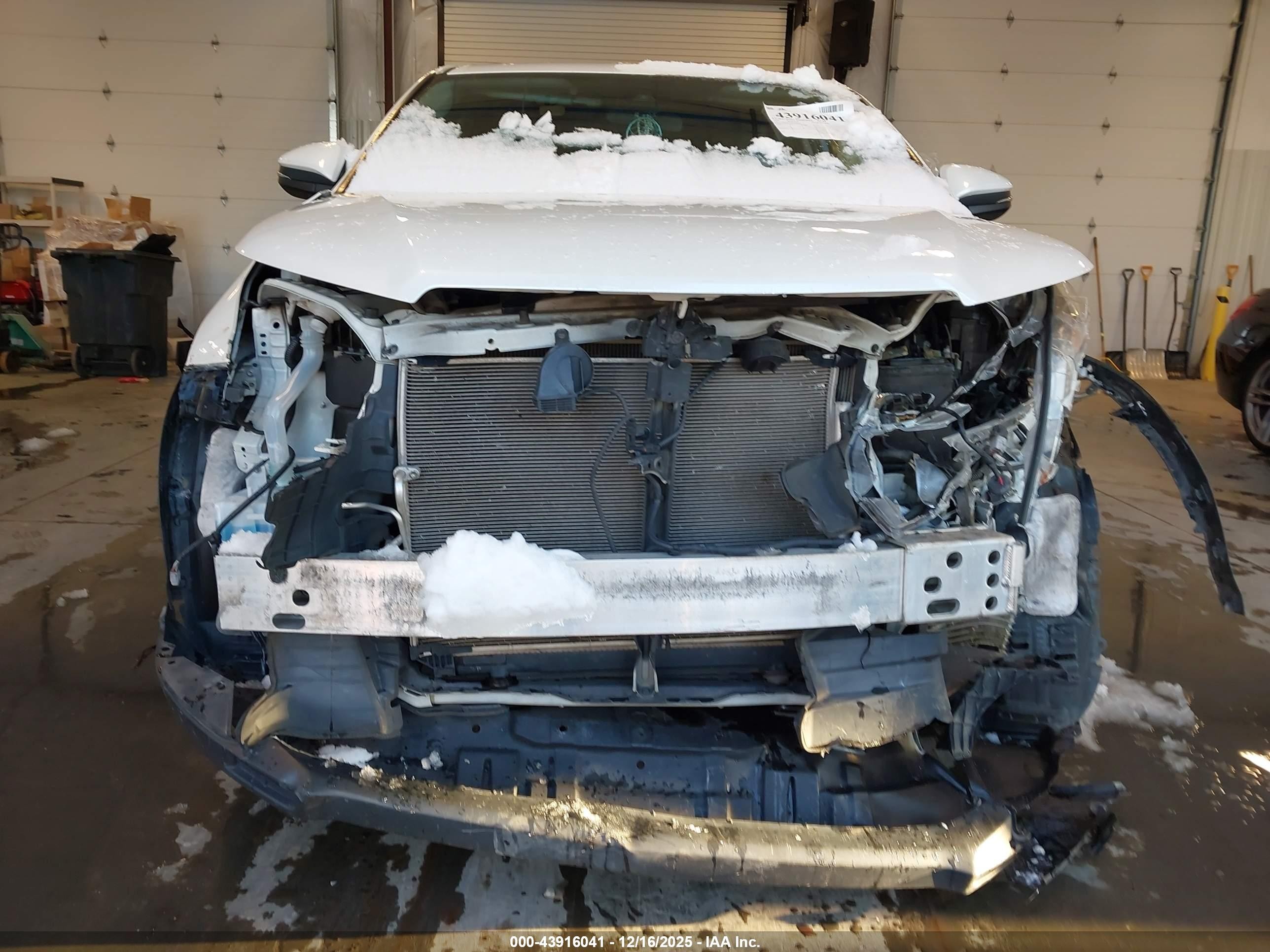 2019 Toyota Highlander Le White vin: 5TDBZRFH0KS978126
