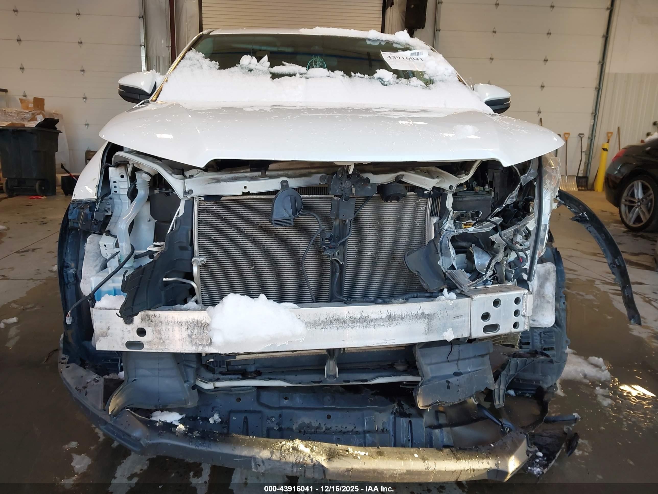 2019 Toyota Highlander Le White vin: 5TDBZRFH0KS978126