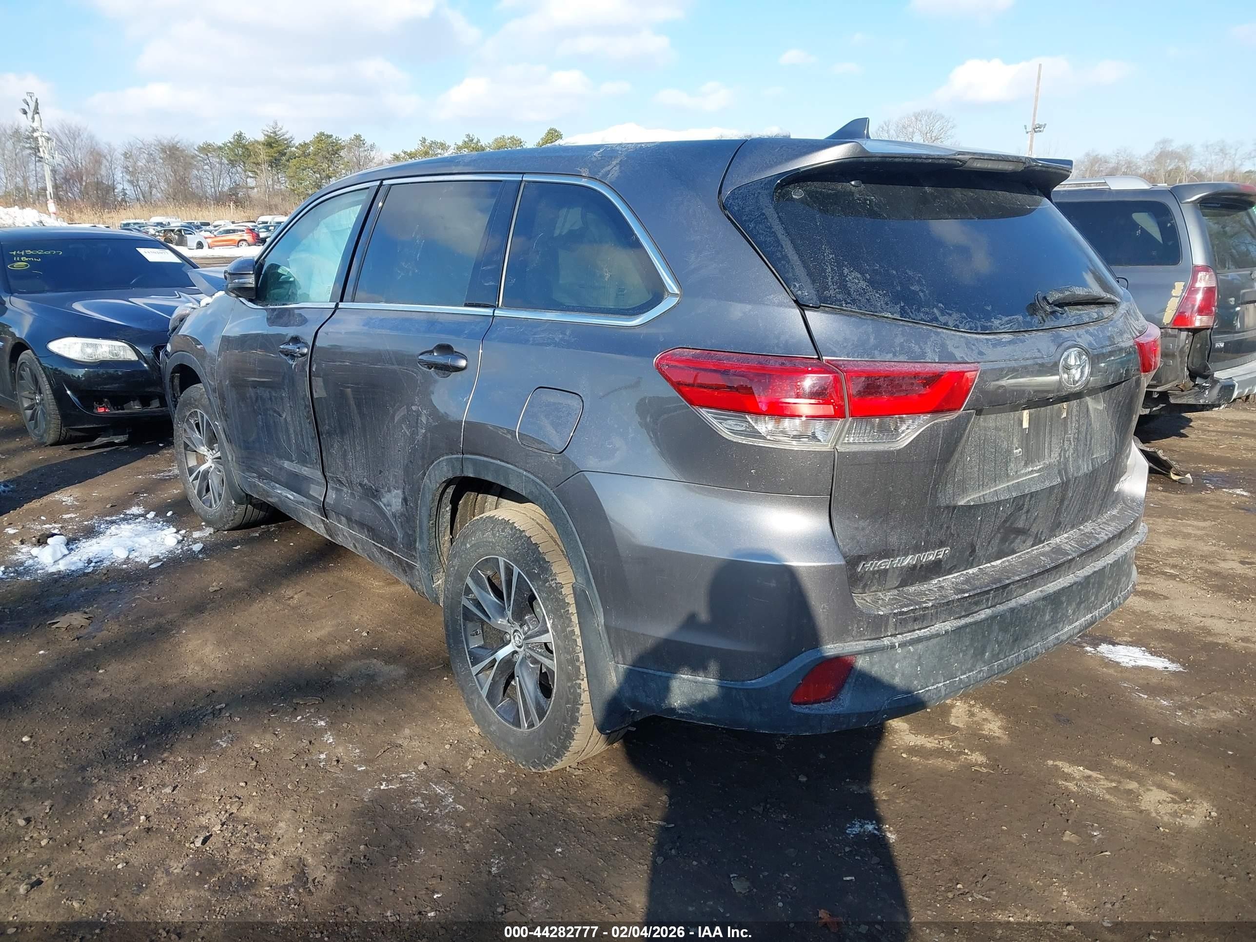2018 Toyota Highlander Le Plus Gray vin: 5TDBZRFH1JS896467