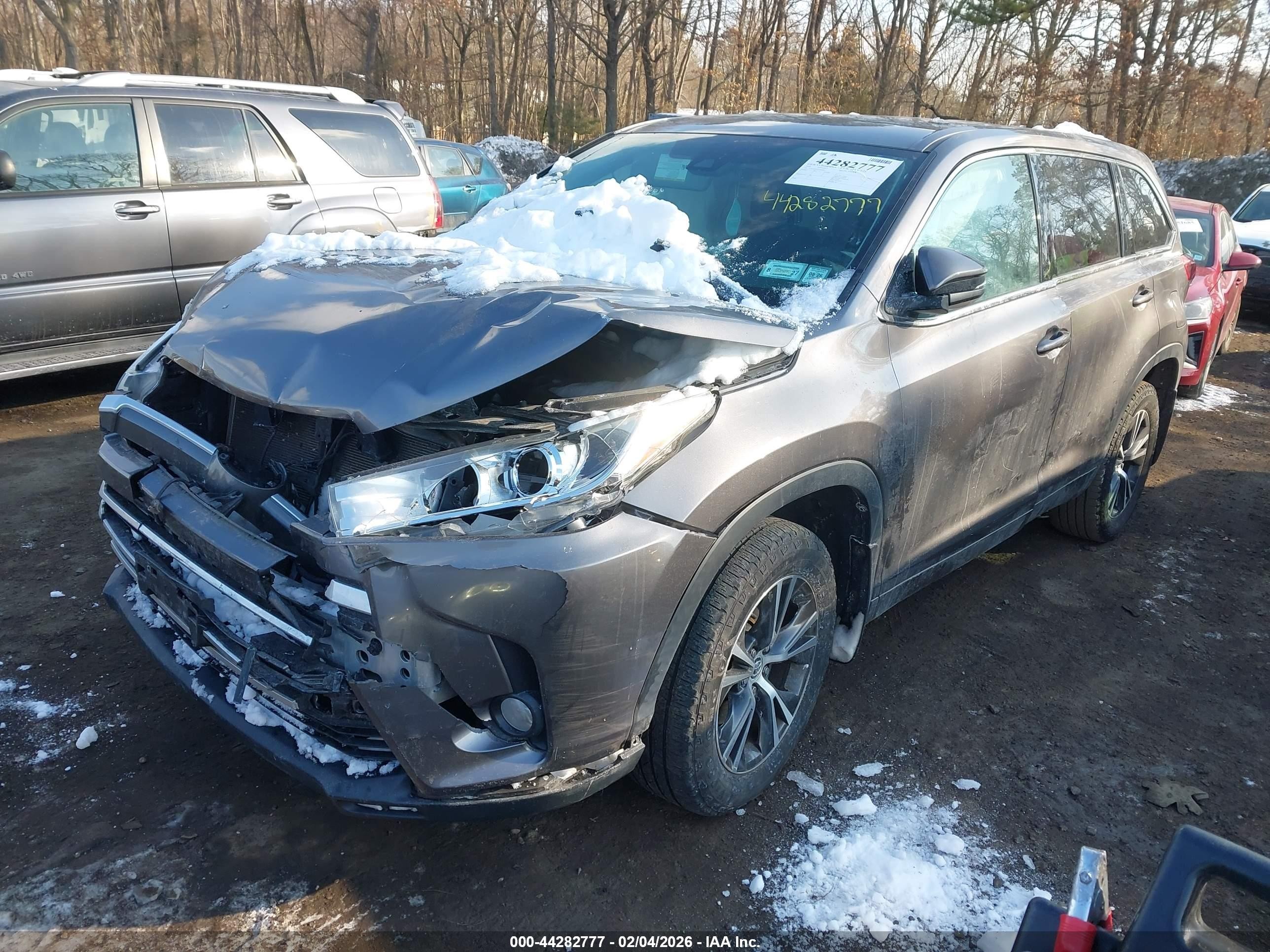2018 Toyota Highlander Le Plus Gray vin: 5TDBZRFH1JS896467