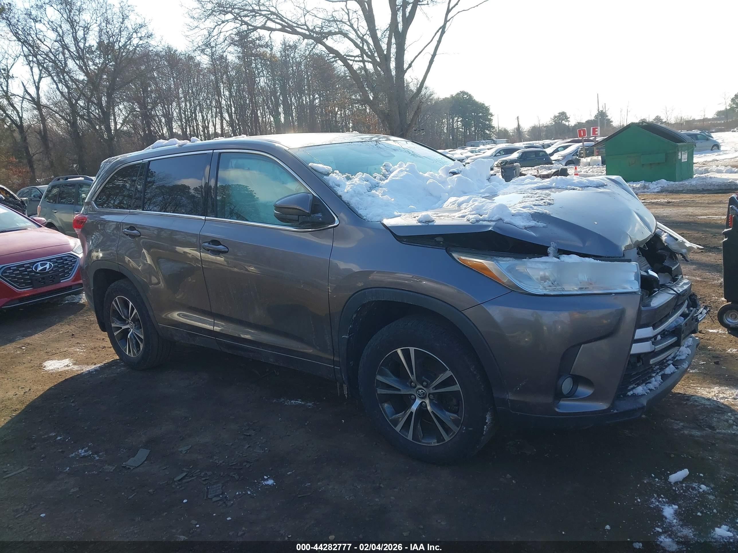 2018 Toyota Highlander Le Plus Gray vin: 5TDBZRFH1JS896467