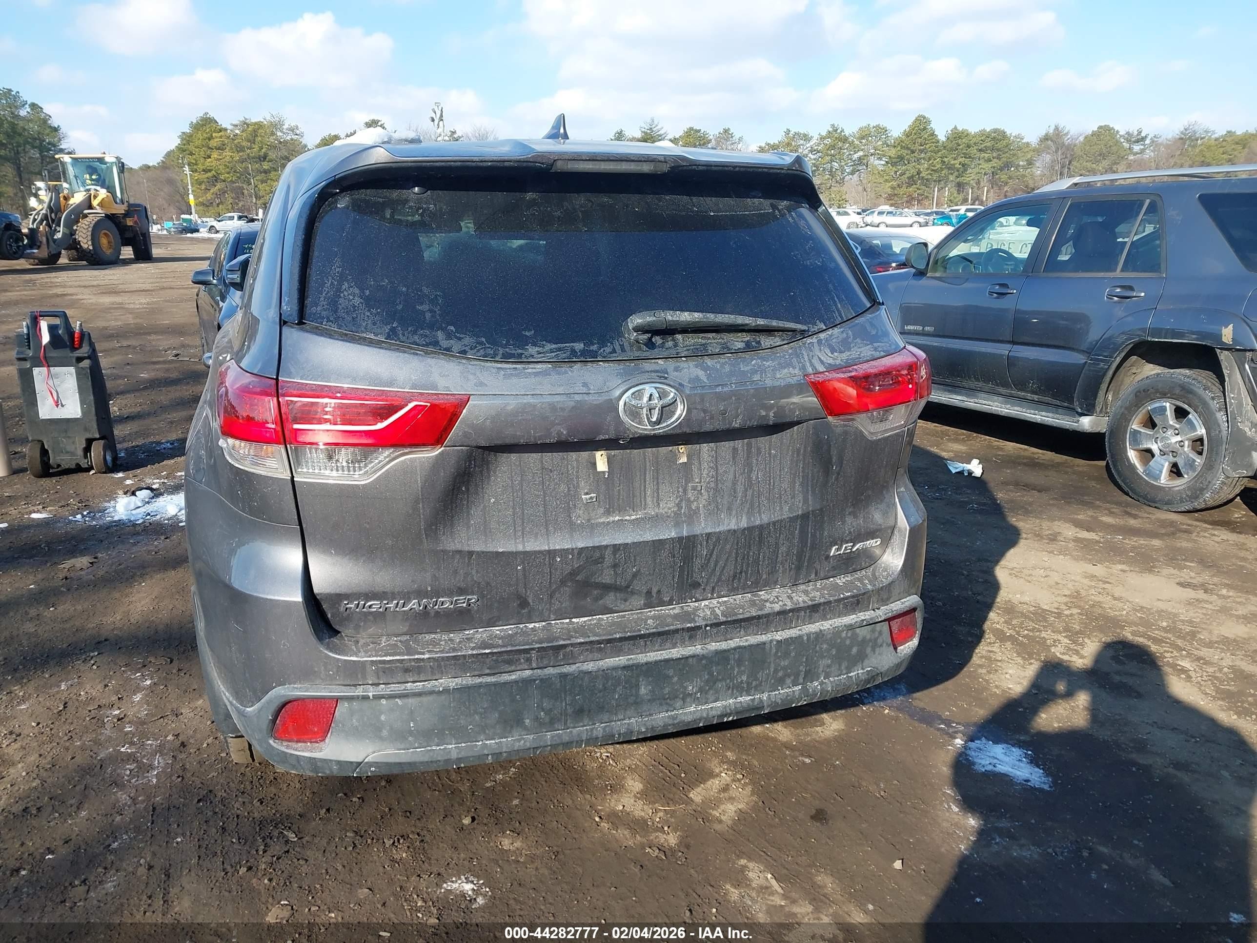 2018 Toyota Highlander Le Plus Gray vin: 5TDBZRFH1JS896467