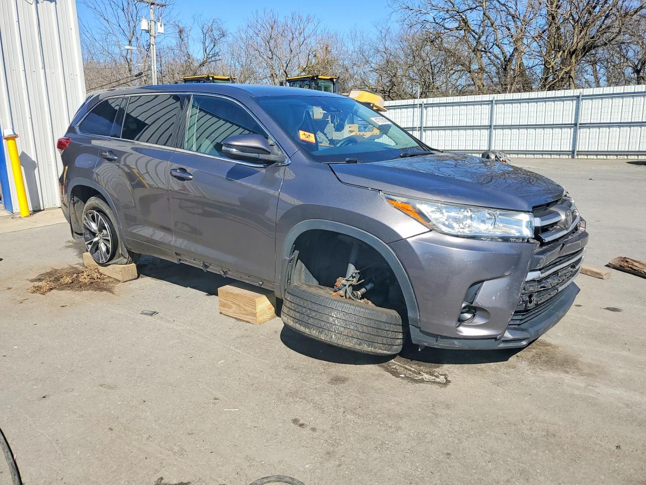 2018 Toyota Highlander Le Gray vin: 5TDBZRFH5JS898836