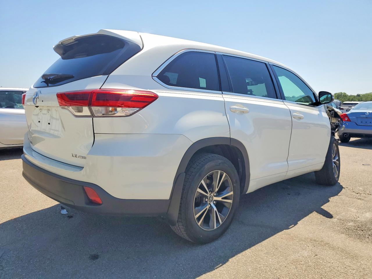 2017 Toyota Highlander Le Plus White vin: 5TDBZRFH7HS426437