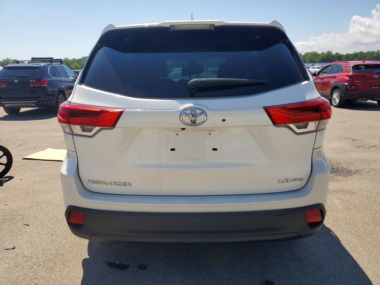 2017 Toyota Highlander Le Plus White vin: 5TDBZRFH7HS426437