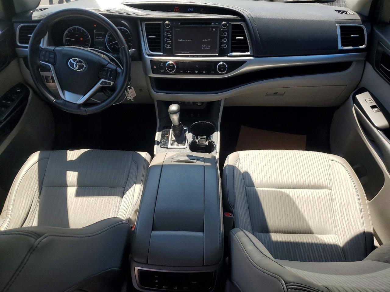 2017 Toyota Highlander Le Plus White vin: 5TDBZRFH7HS426437