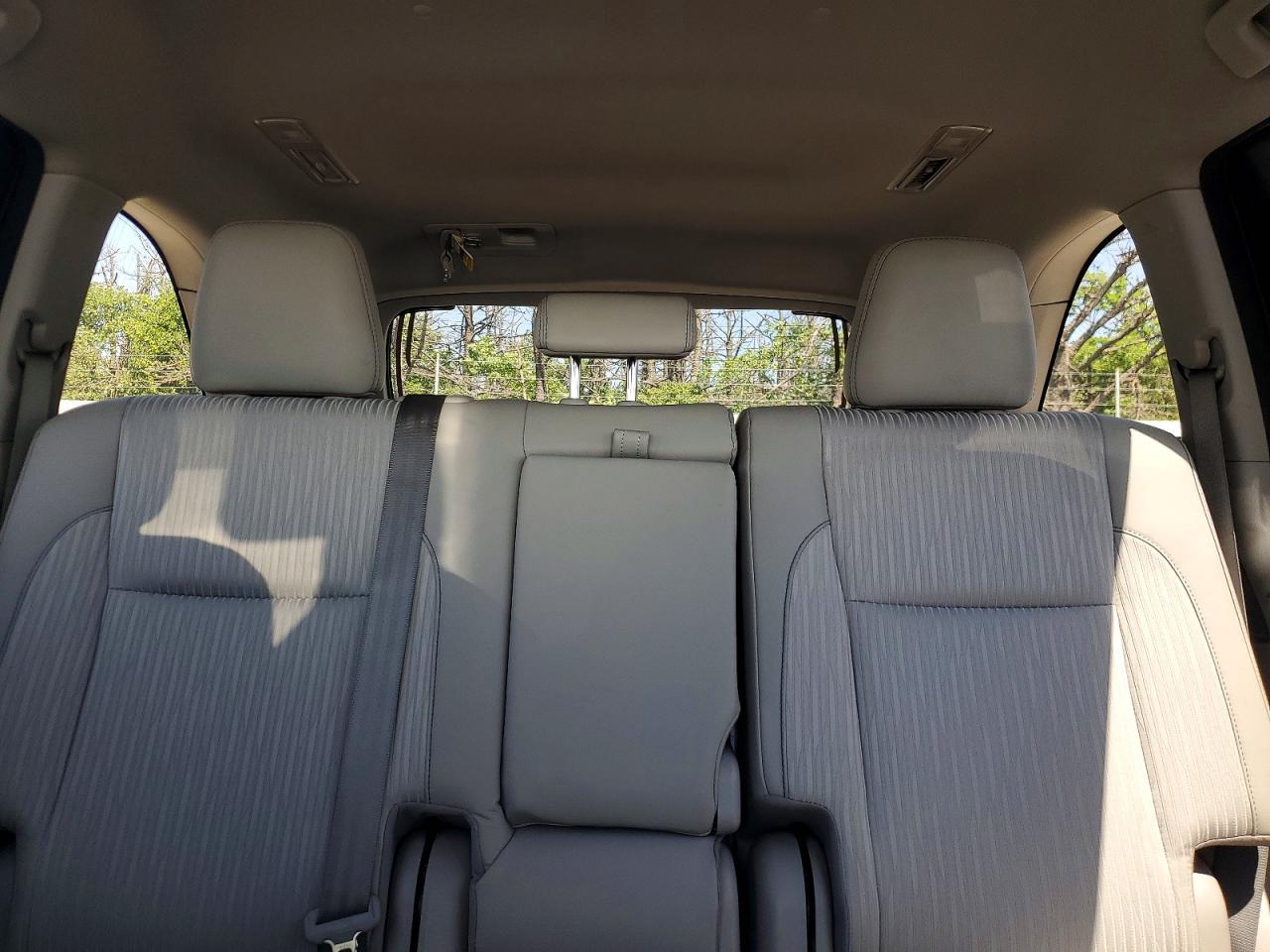 2017 Toyota Highlander Le Plus White vin: 5TDBZRFH7HS426437