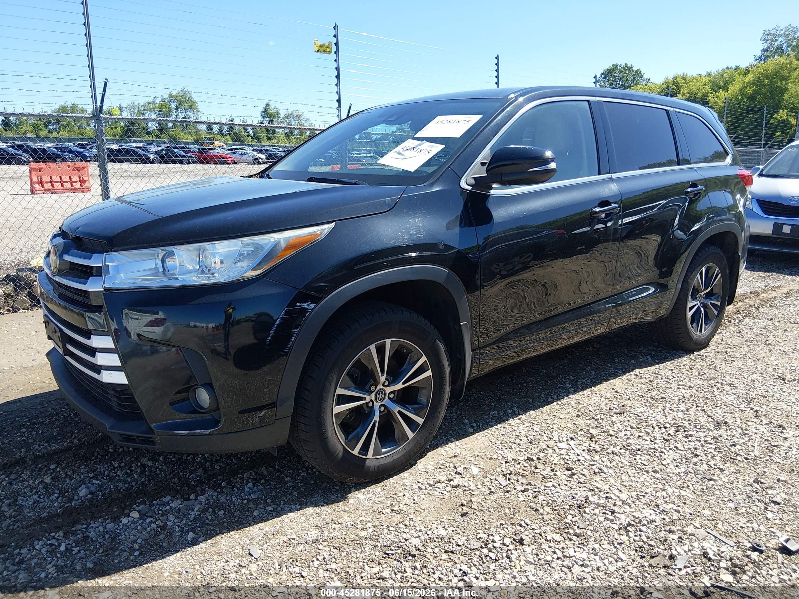 2018 Toyota Highlander Le Plus Black vin: 5TDBZRFH8JS493103